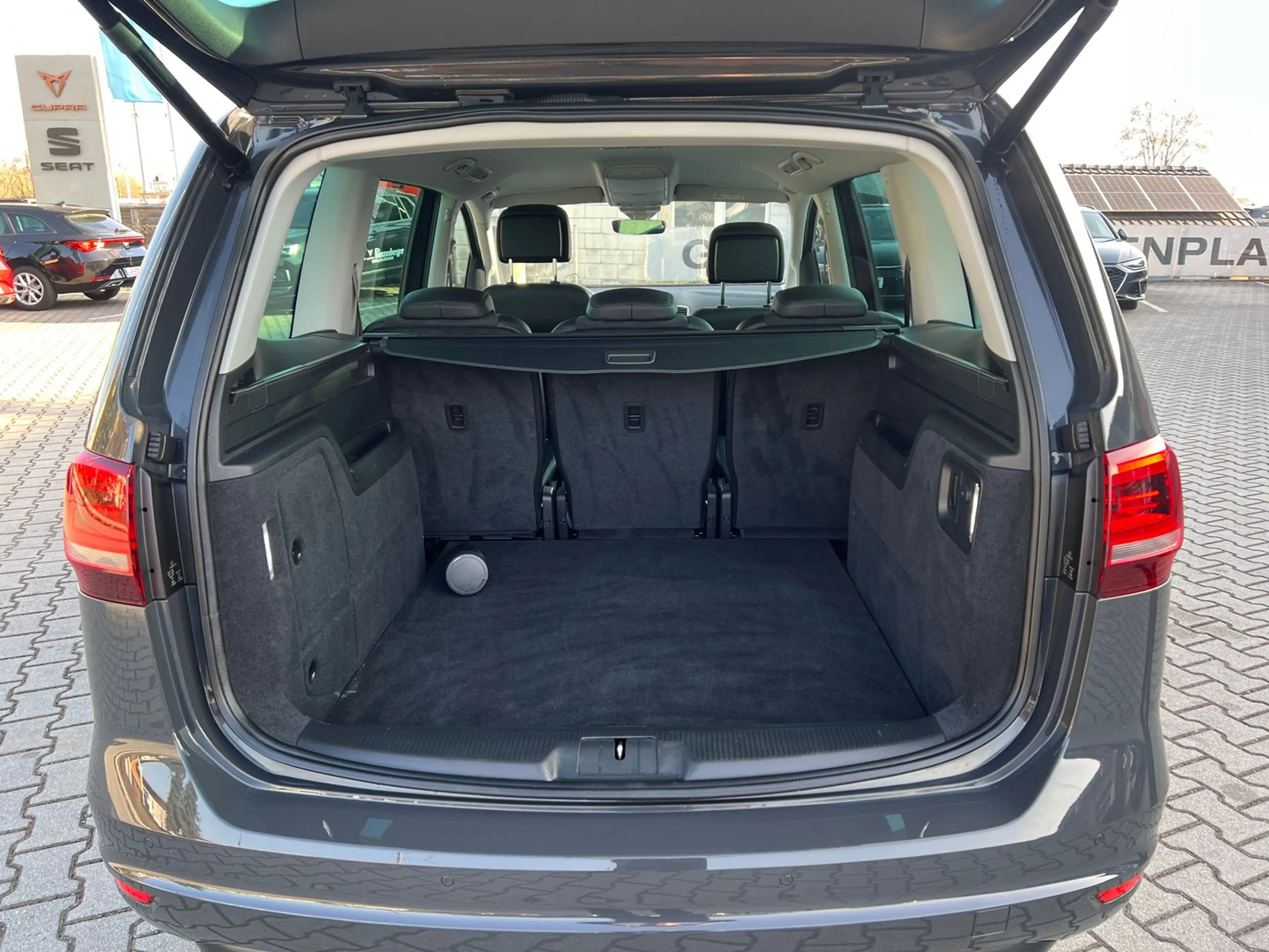 Volkswagen Sharan Business+ TDI SCR DSG 5-Sitzer — photo 3