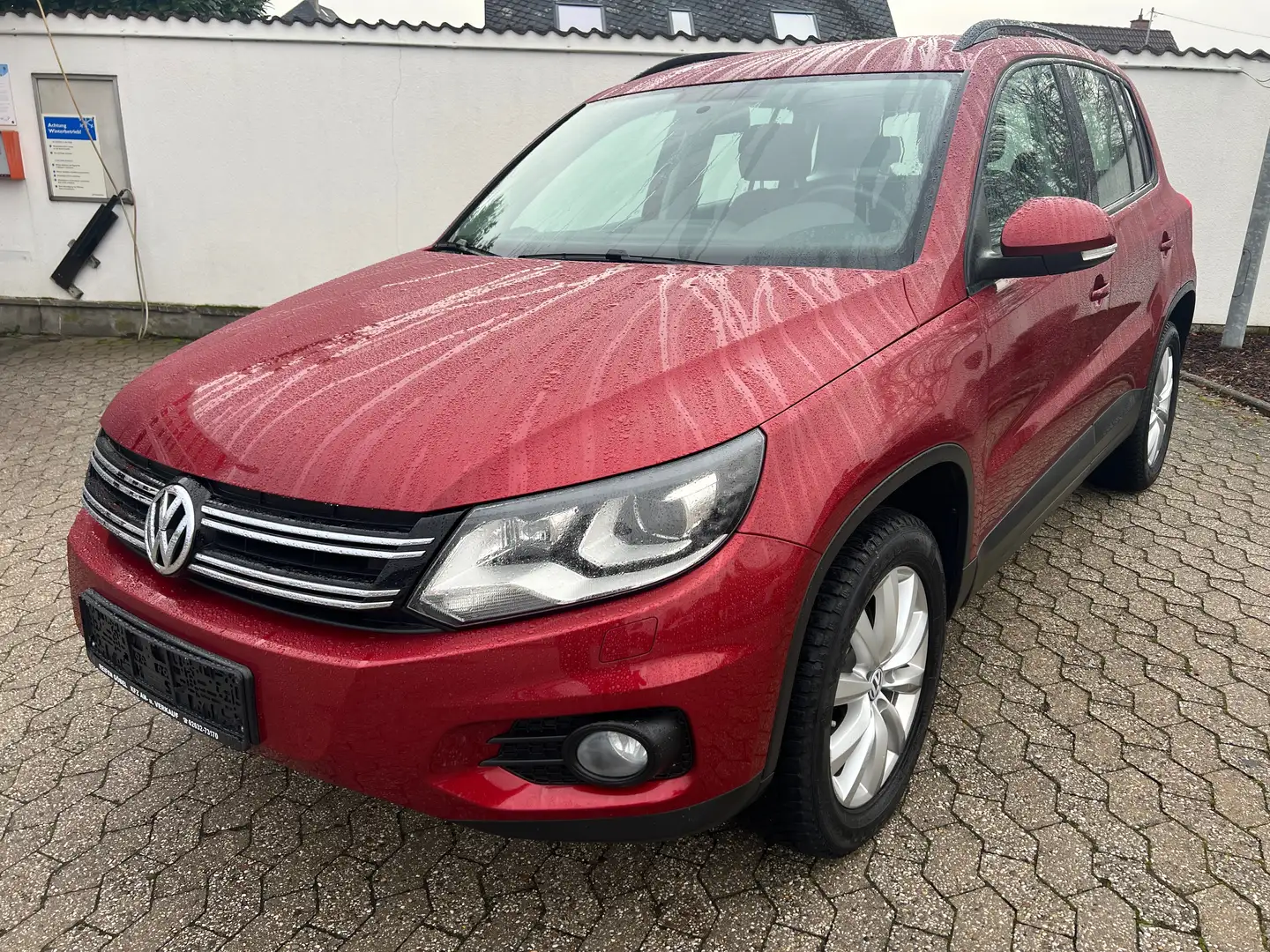 Volkswagen Tiguan Track ,Automatik, 4 Motion, 1 Hand Rojo - 1