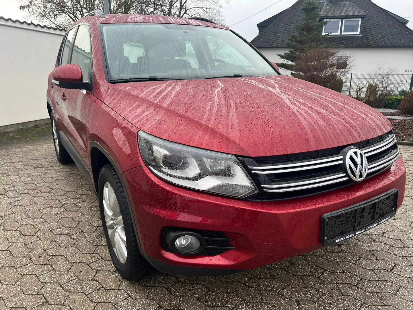 Volkswagen Tiguan Track ,Automatik, 4 Motion, 1 Hand Rojo - 2