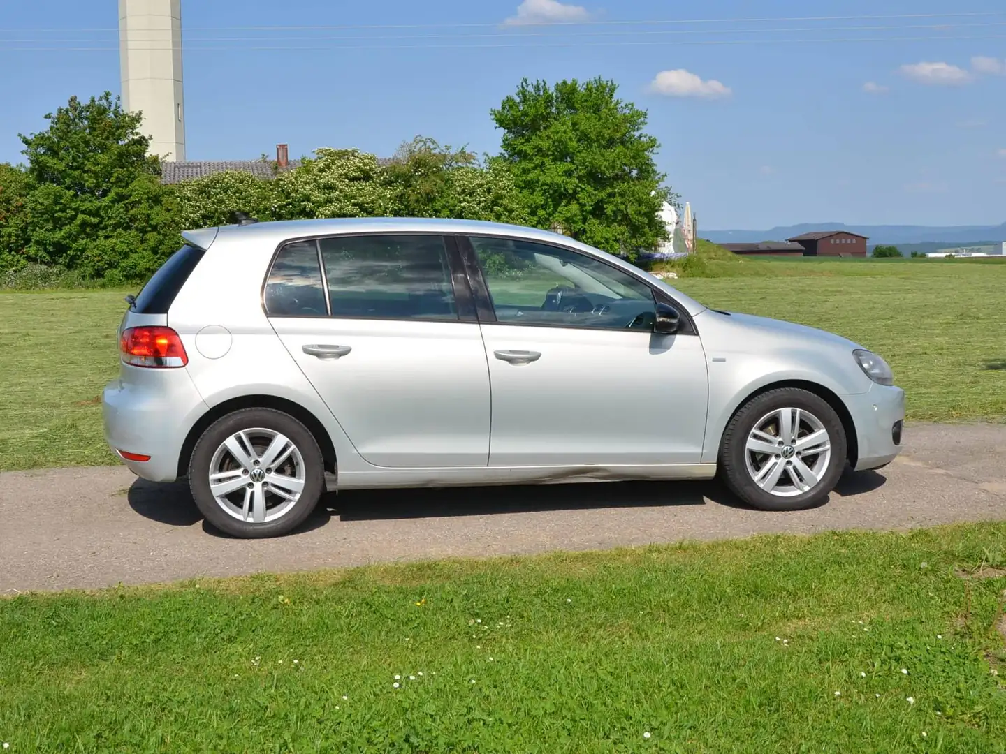 Volkswagen Golf Golf VI 1,6  TDI DPF Match RCD510 ALU Sitzhzg PDC  77kW Diesel Metallic Silber - 2