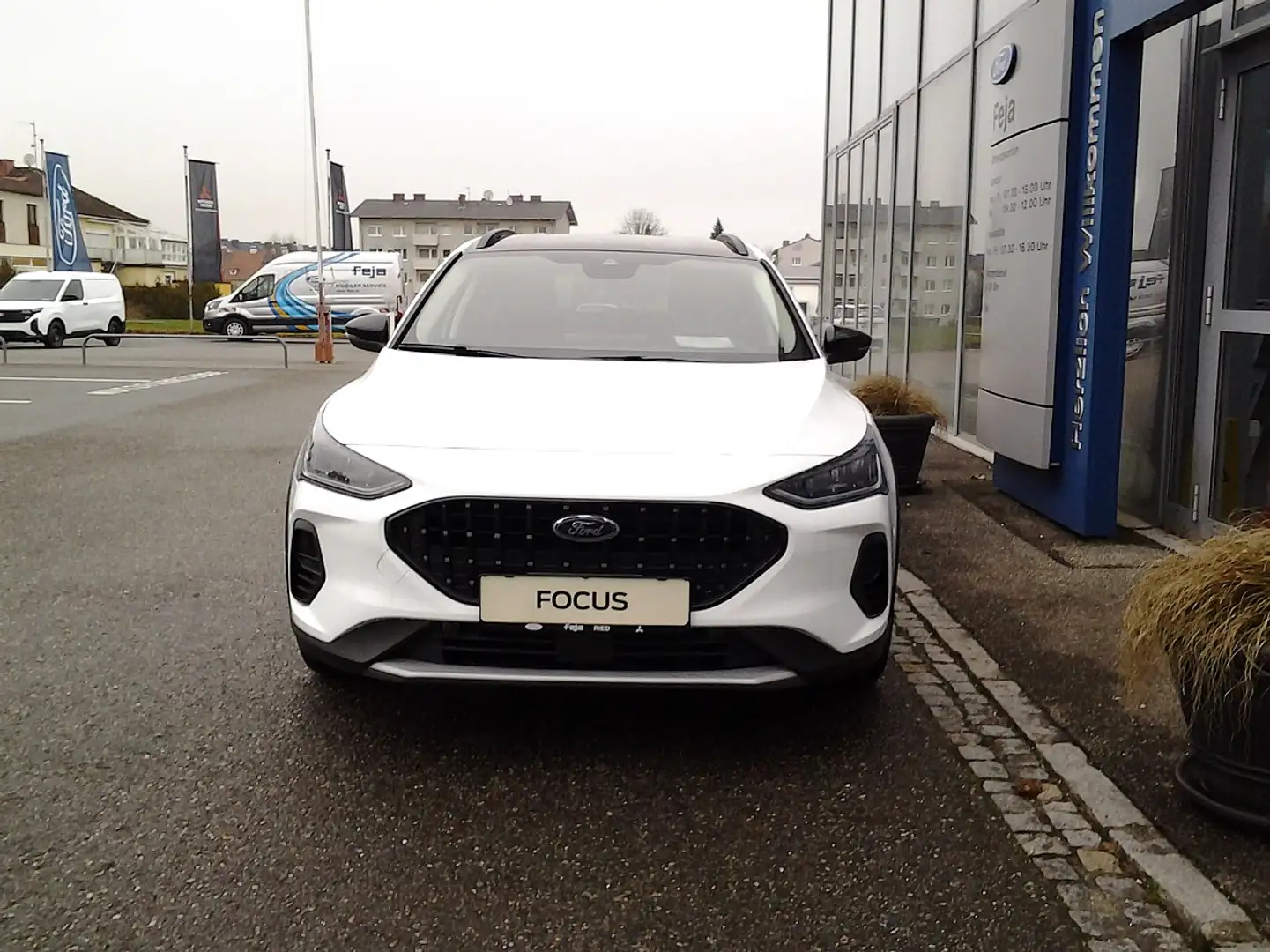 Ford Focus 1,0 EcoBoost Hybrid Active Weiß - 2