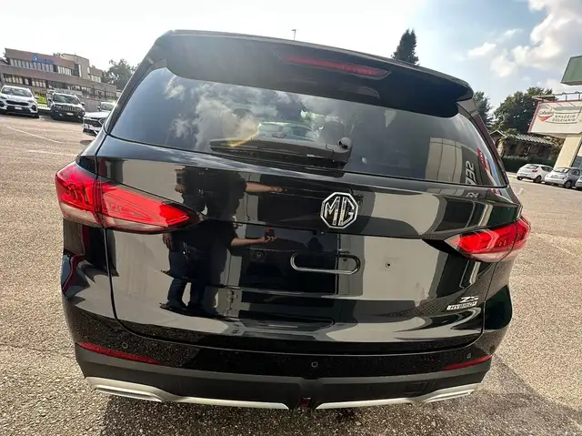 MG ZS view 4