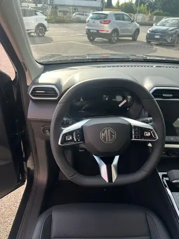 MG ZS view 12