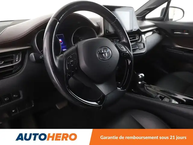 Toyota C-HR view 11