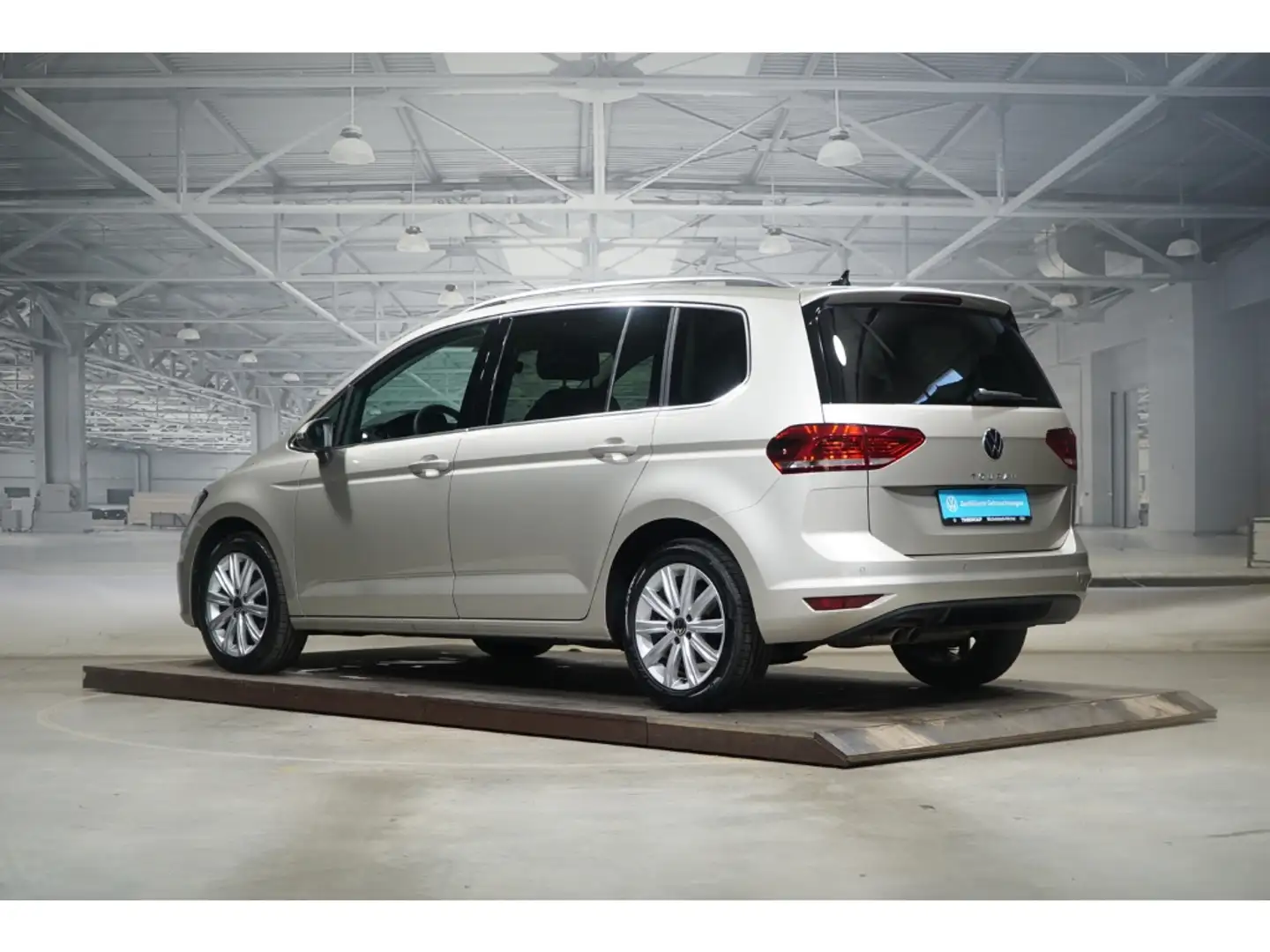 Volkswagen Touran Highline 2.0 TDI DSG AHK Kamera Navi Sitzhz Silber - 2