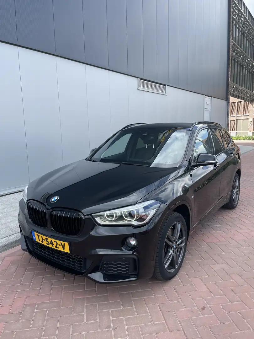BMW X1 Sdrive 2.0i M Sport High Executive Zwart - 1