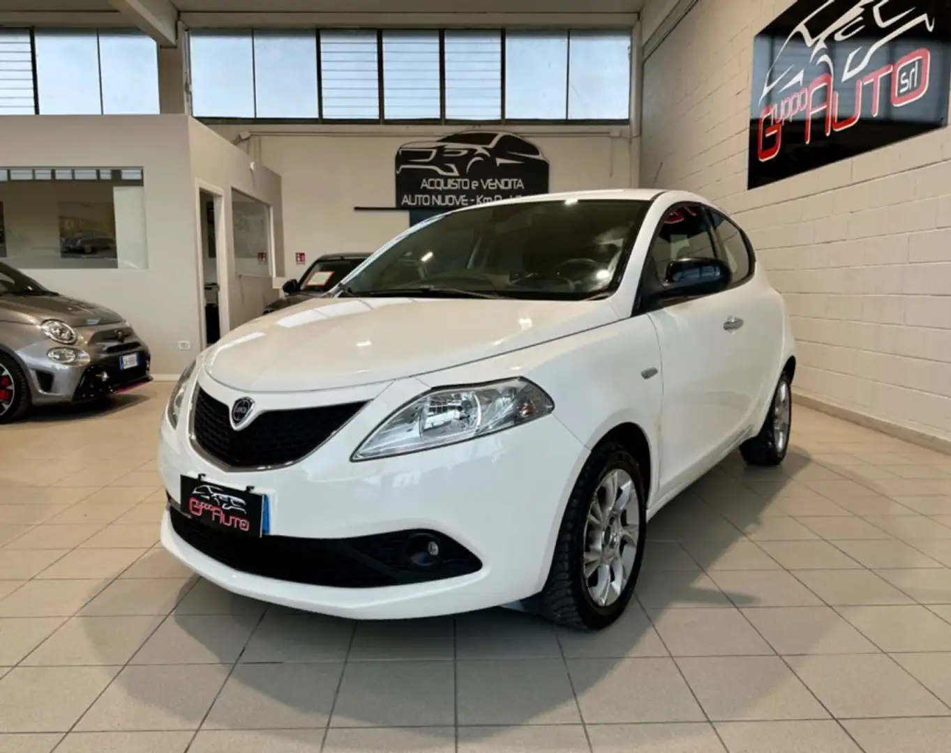 Lancia Ypsilon 1.3 MJT 16V 95CV S&S Gold *NEOPAT*SENSORI POST* Bianco - 1
