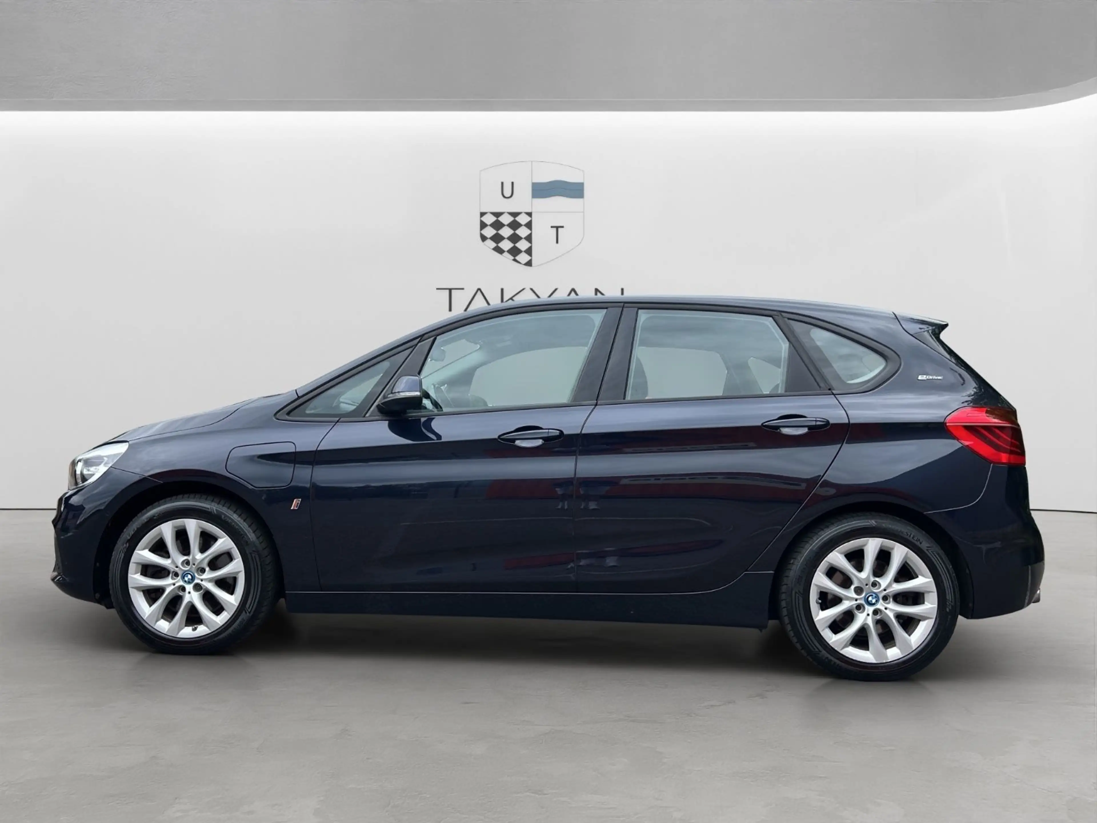 BMW 225 xe Advantage /PDC/Sitzheiz — photo 4