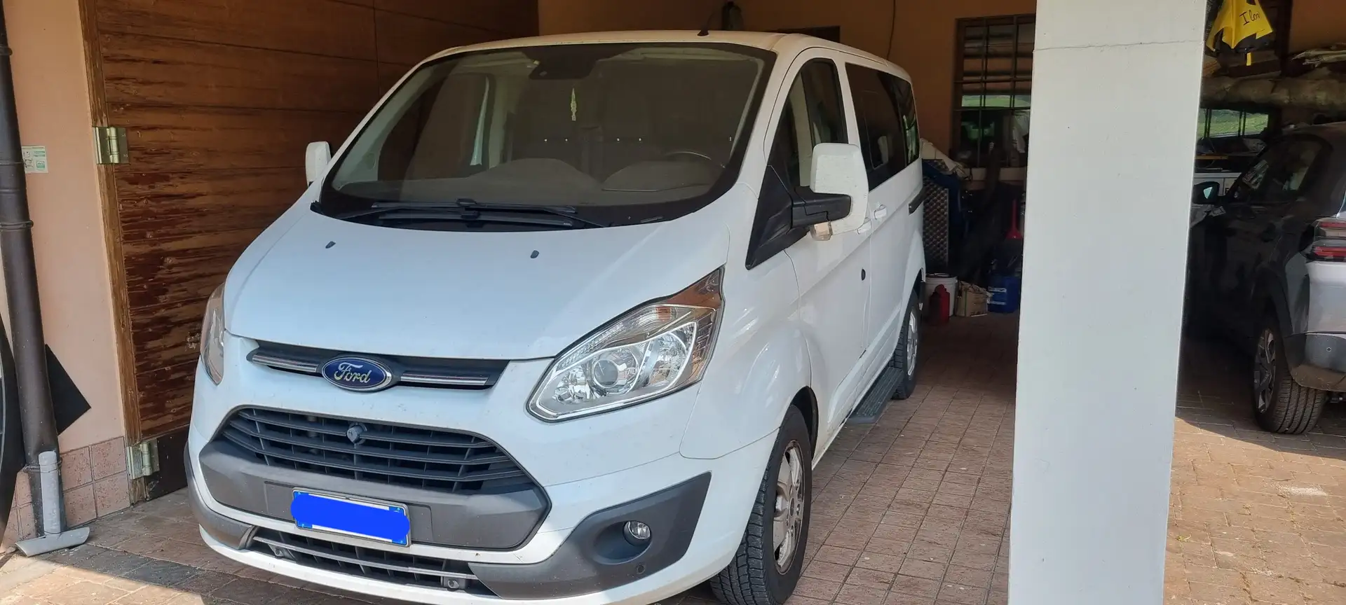 Ford Tourneo Custom 2.0 da 170 vc 5 porte 9 posti Bianco - 1
