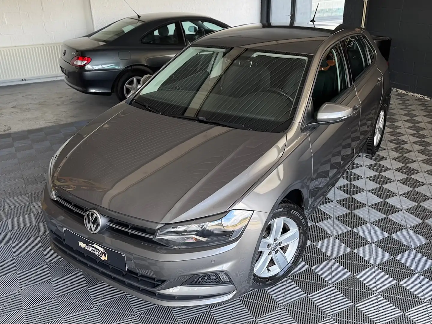 Volkswagen Polo 1.0i 1er propriétaire garantie 12 mois Gris - 2