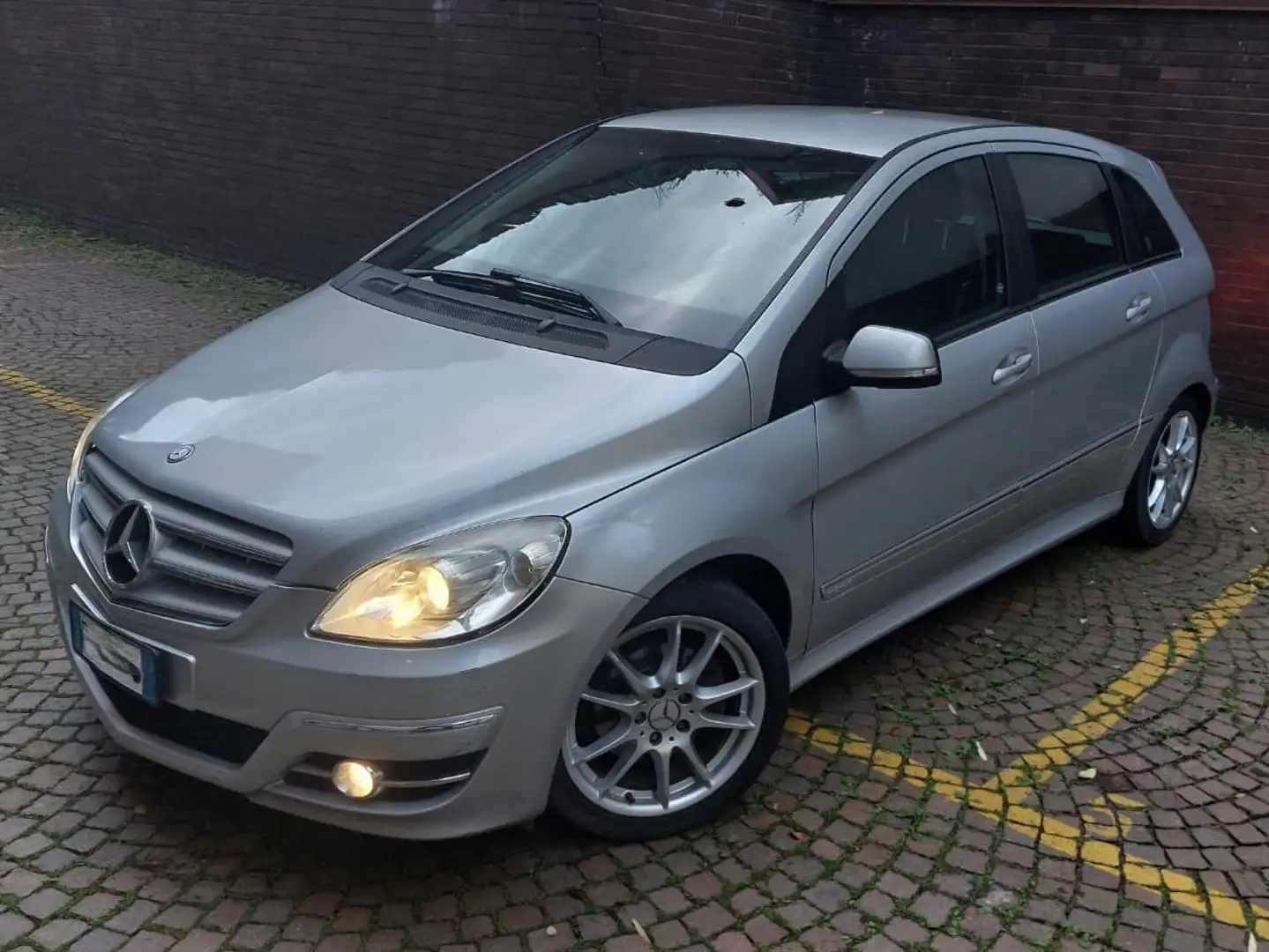 Mercedes-Benz B 200 cdi Premium, Elegance con portapacchi Šedá - 1