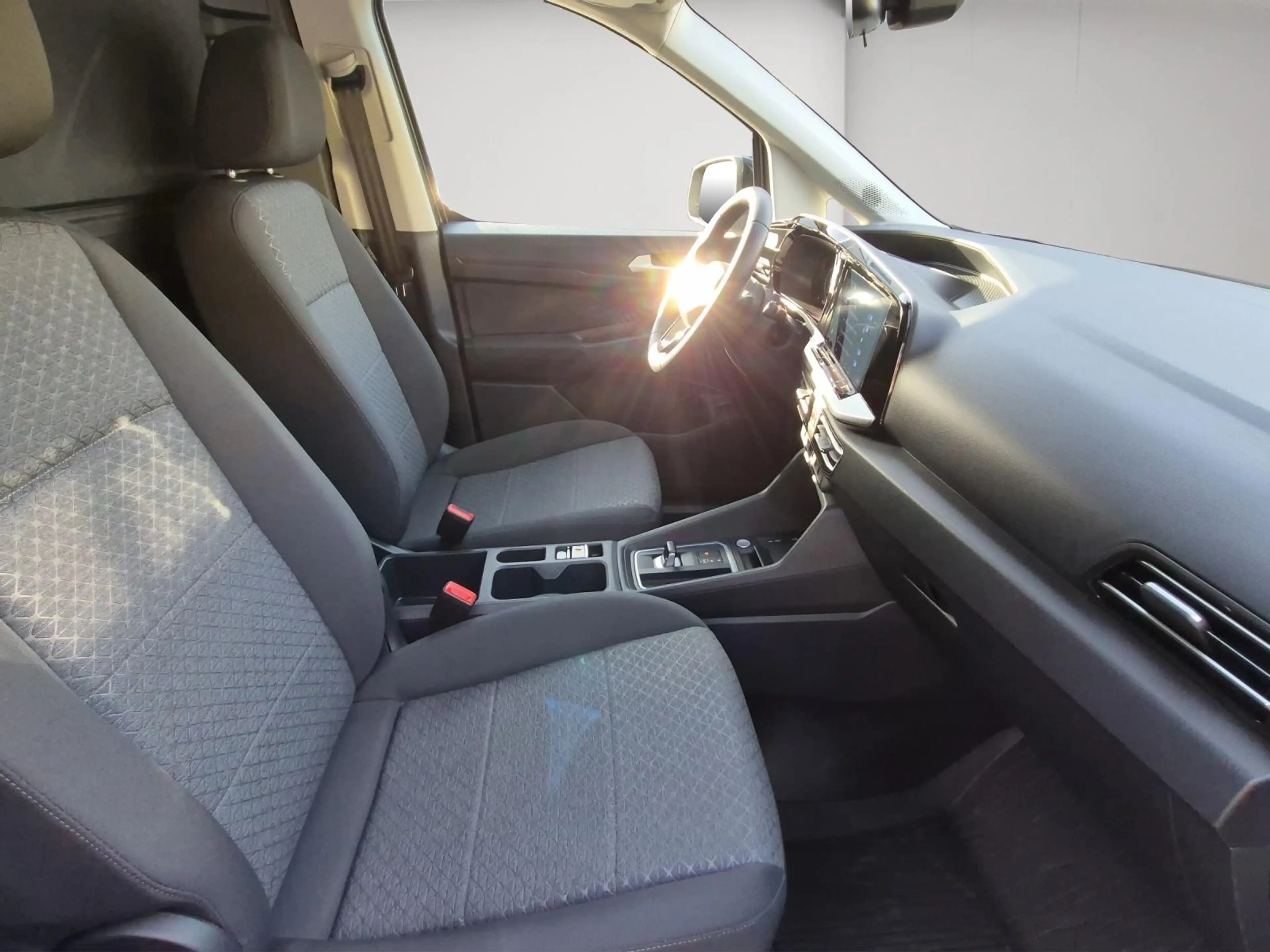 Ford Transit Connect 1.5 EcoBoost PHEV L2 Limited — photo 27