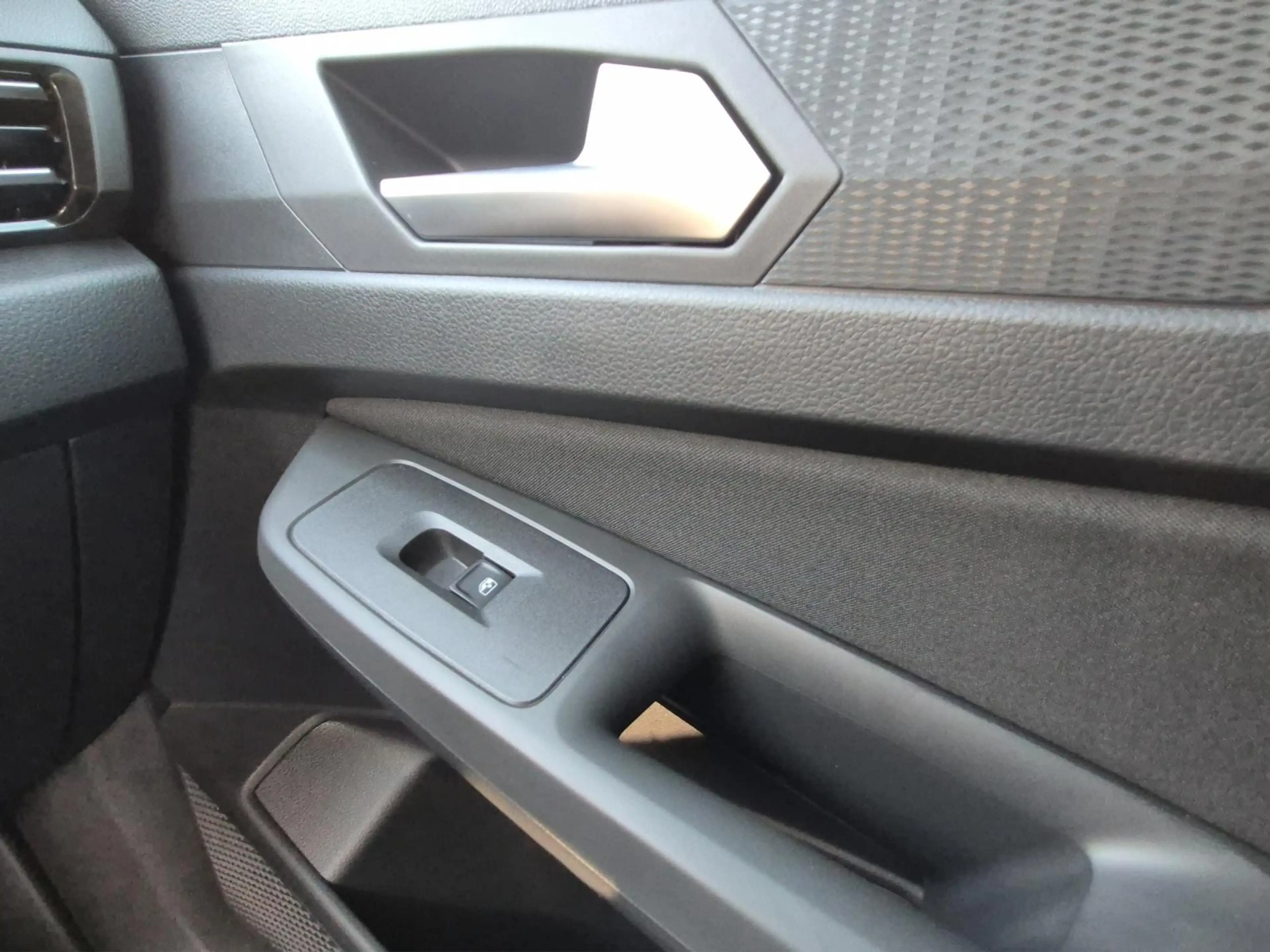 Ford Transit Connect 1.5 EcoBoost PHEV L2 Limited — photo 26