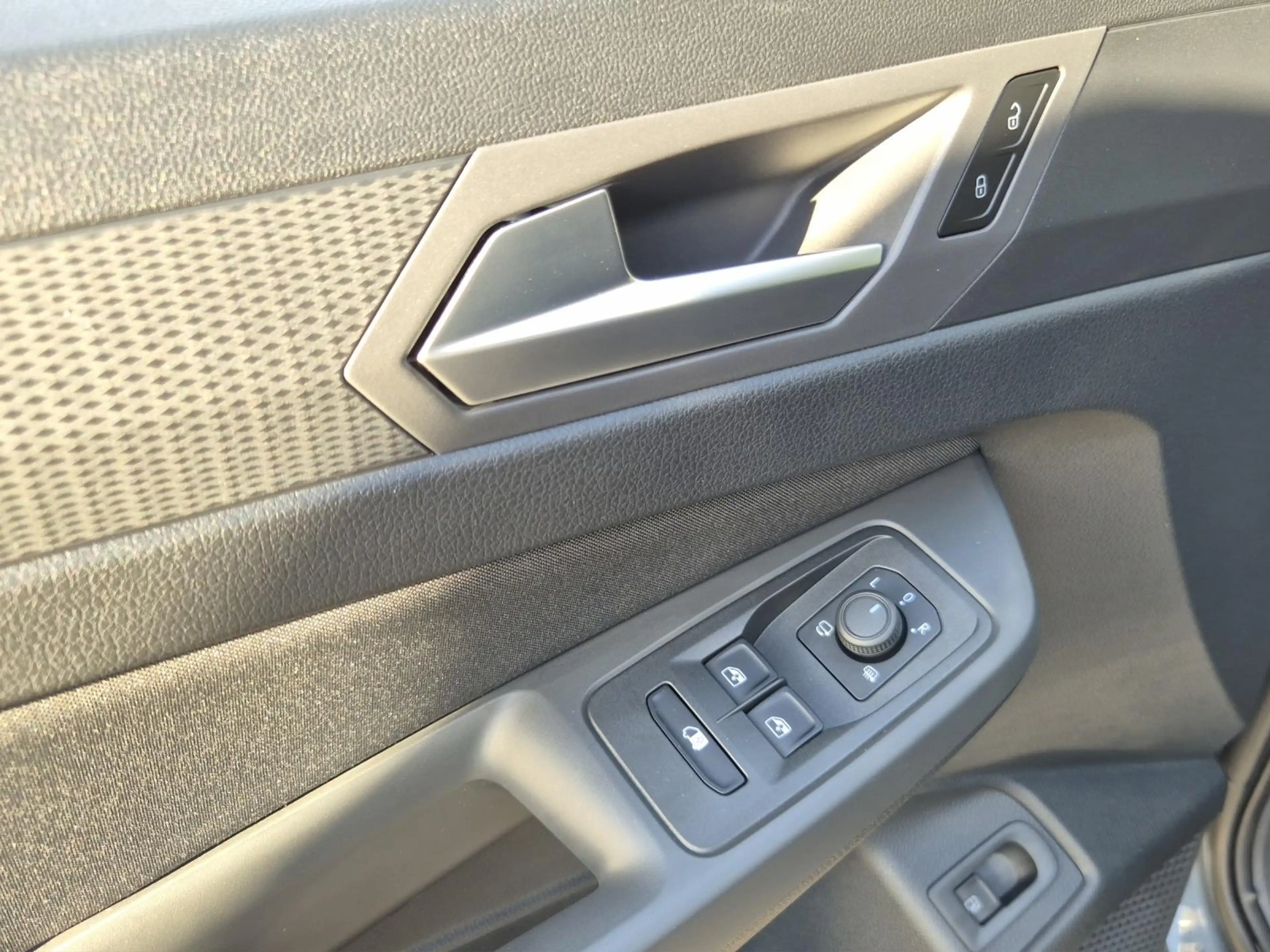Ford Transit Connect 1.5 EcoBoost PHEV L2 Limited — photo 18