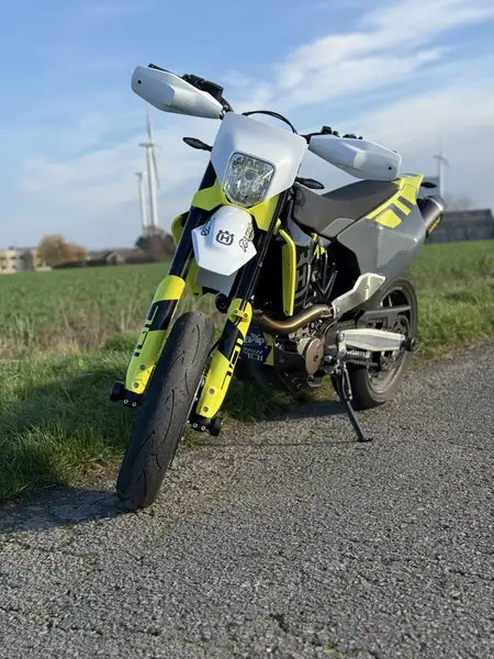 Husqvarna 701 Supermoto