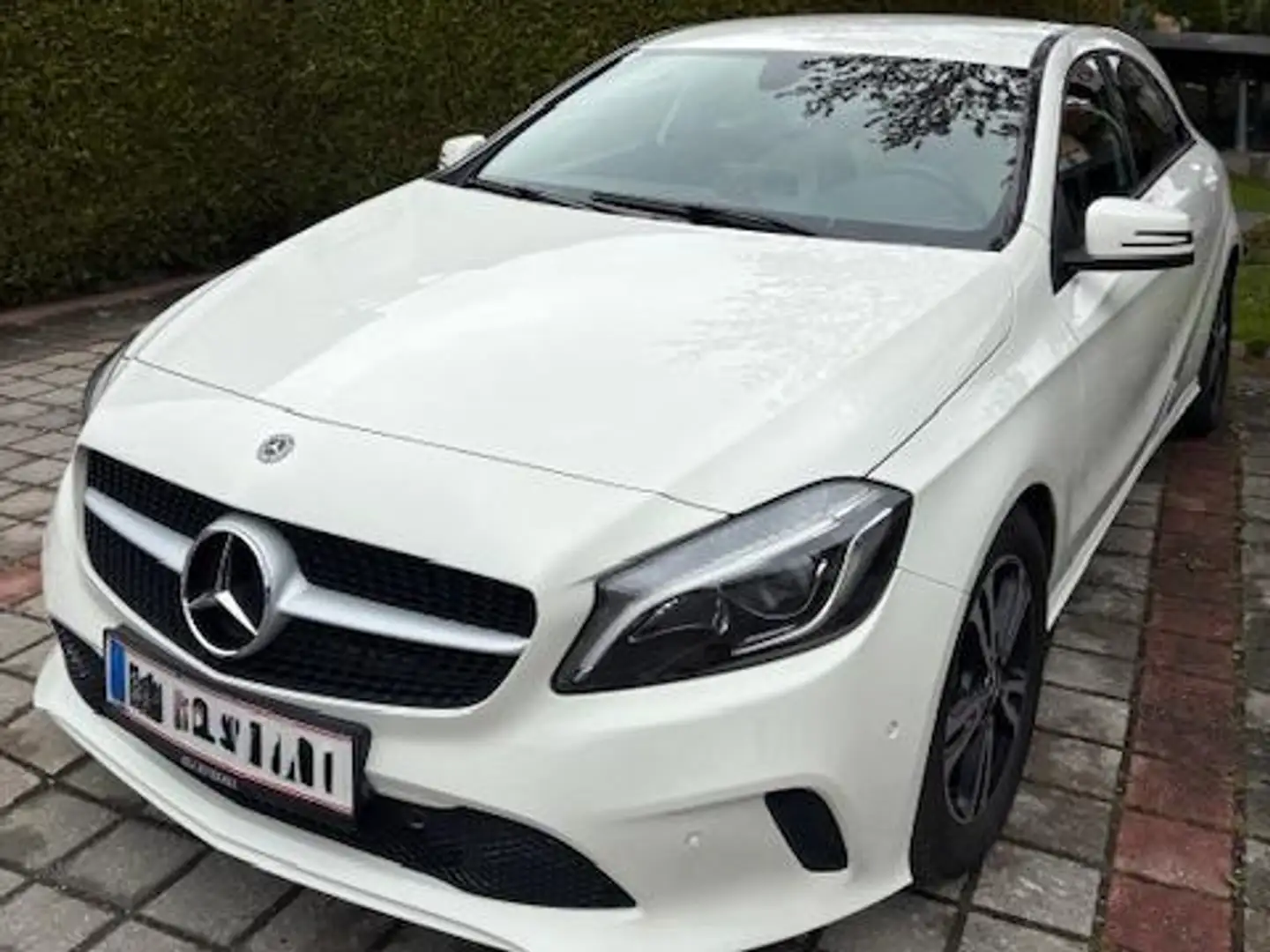 Mercedes-Benz A 180 Mercedes-Benz A180 BlueEfficiency Edition Weiß - 1