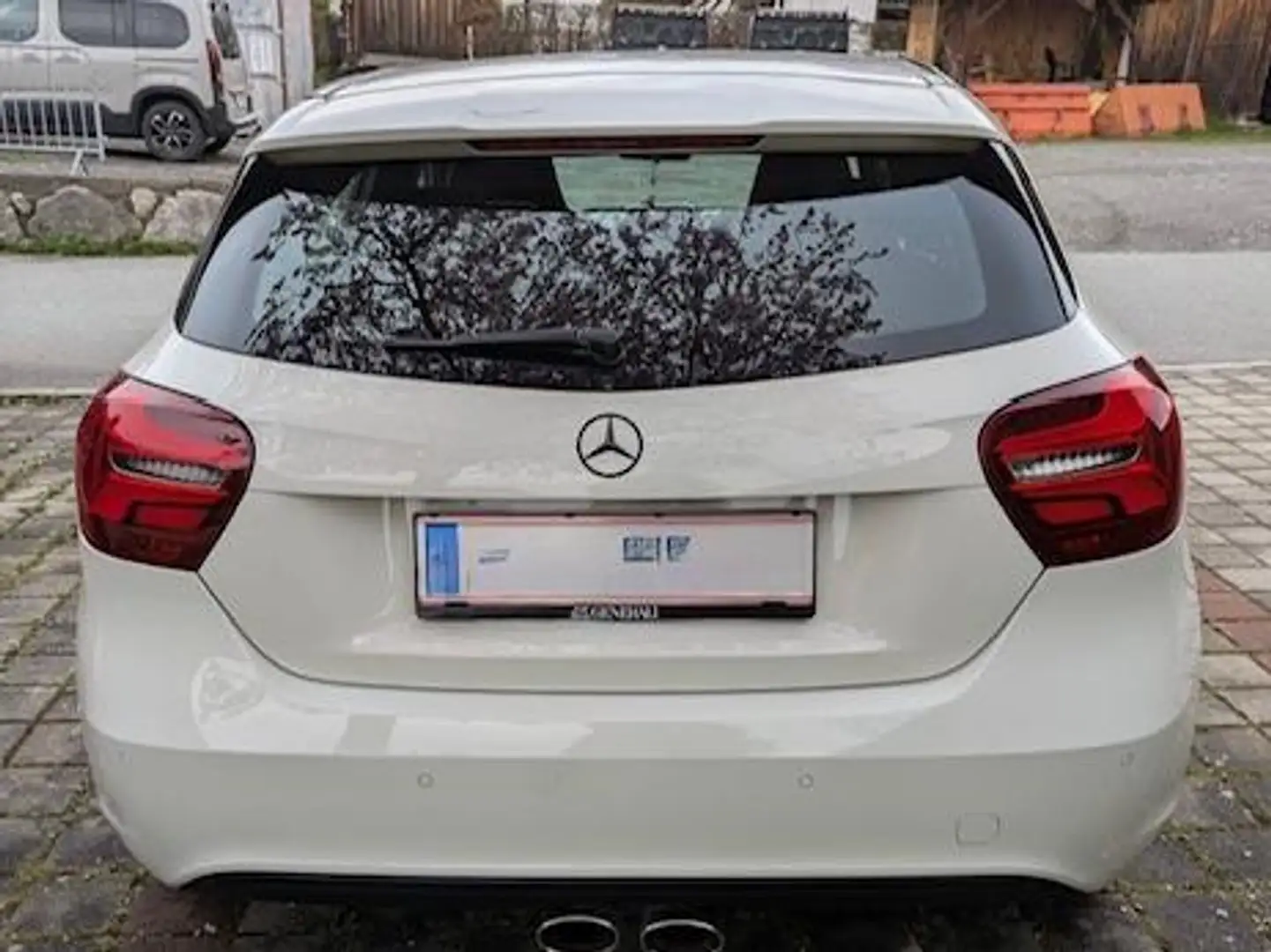 Mercedes-Benz A 180 Mercedes-Benz A180 BlueEfficiency Edition Weiß - 2