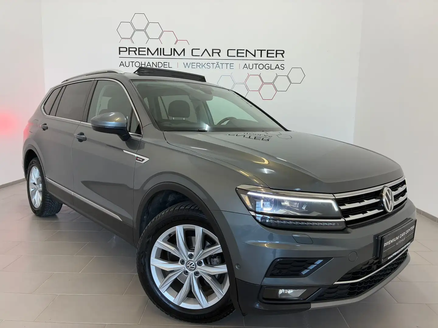 Volkswagen Tiguan Allspace 2,0 TDI Highline 4Motion DSG LED / PANO / NAVI Grau - 1