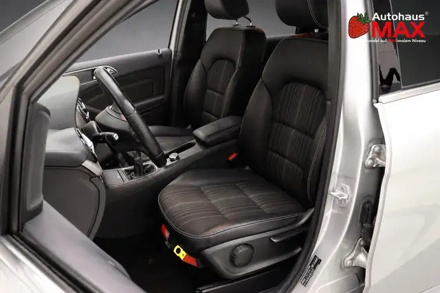 Mercedes-Benz B-Class view 13