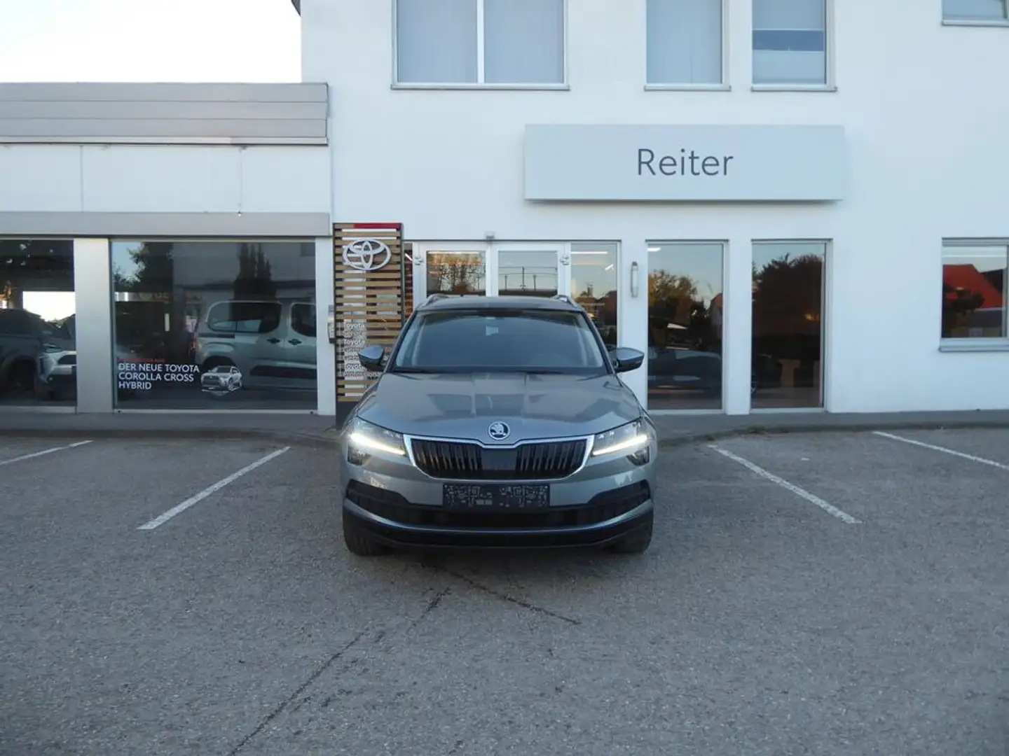 Skoda Karoq 1,5 TSi DSG *LED*KAMERA*SHZ*ACC* Grau - 1