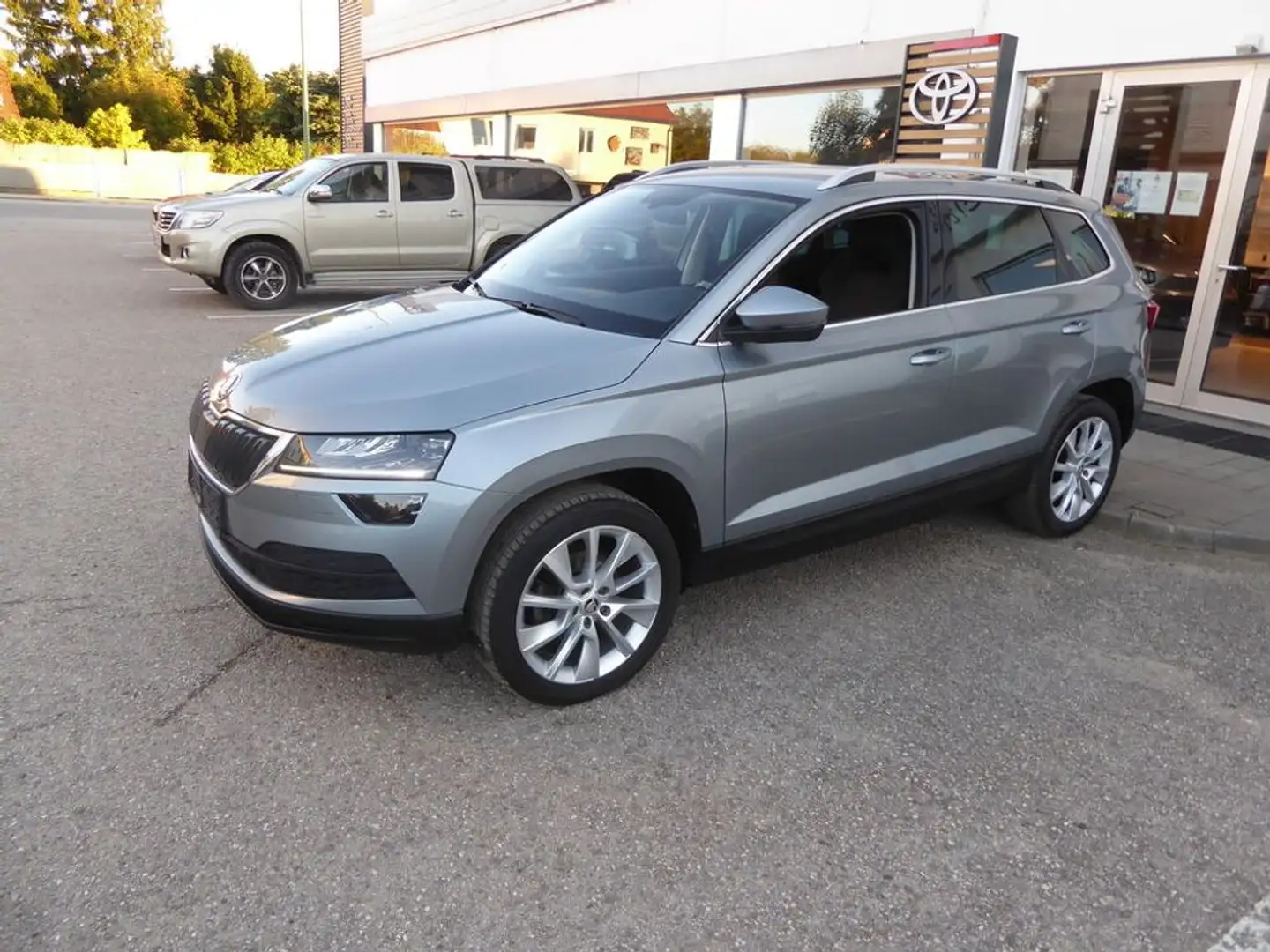 Skoda Karoq 1,5 TSi DSG *LED*KAMERA*SHZ*ACC* Grau - 2