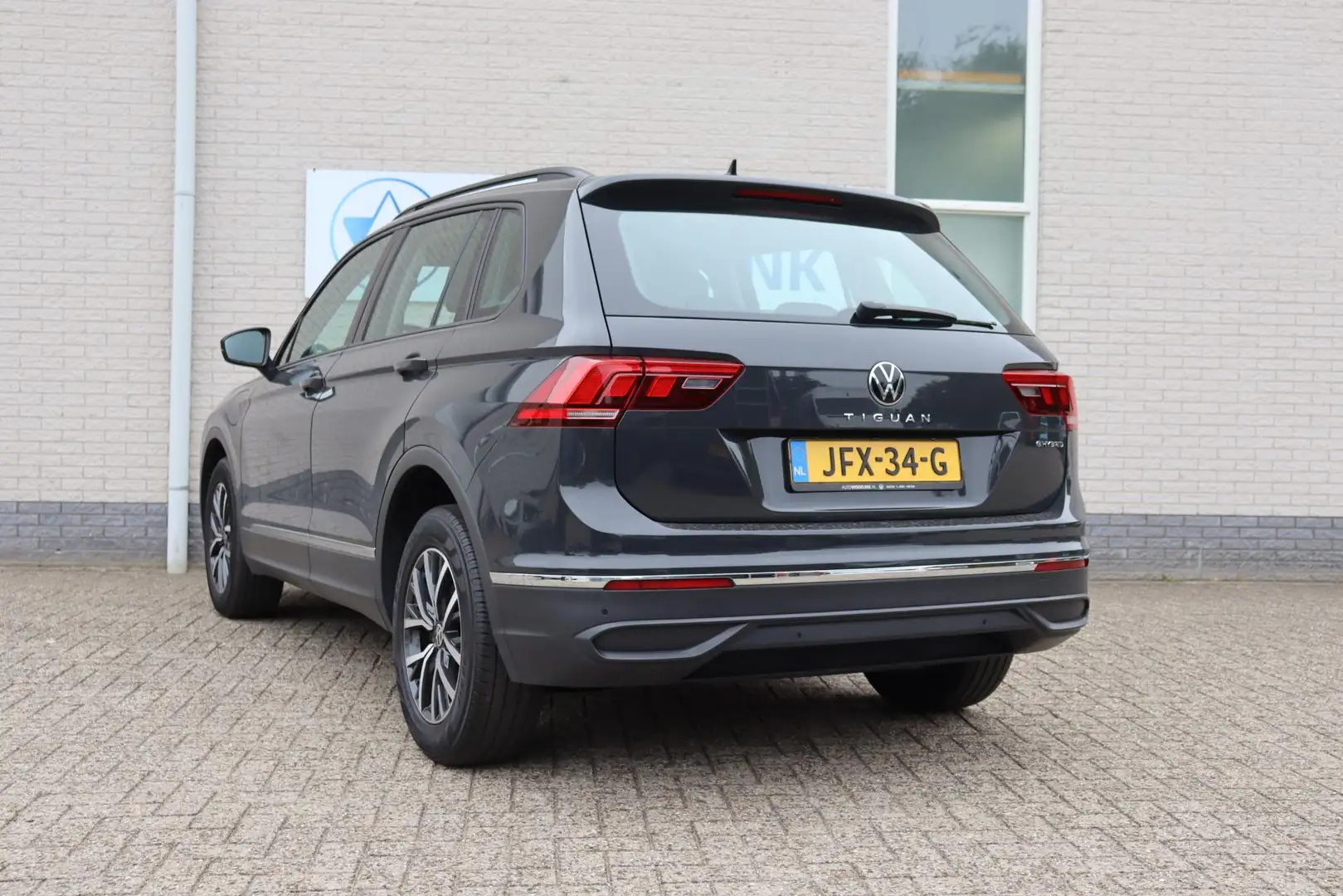 Volkswagen Tiguan 1.4 TSI eHybrid Business+ Grijs - 2