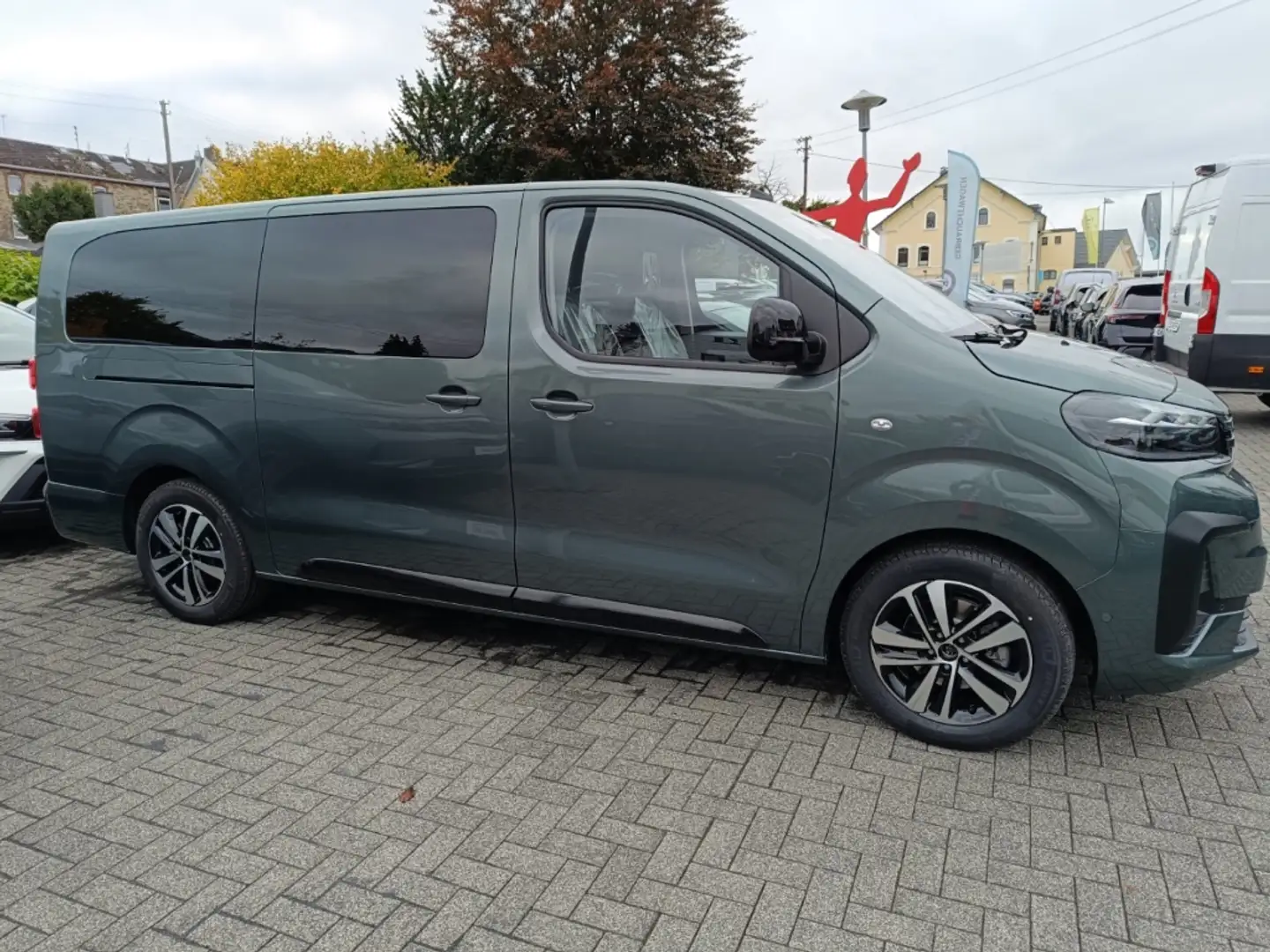 Peugeot Traveller Active L3 8-Sitzer Grün - 2