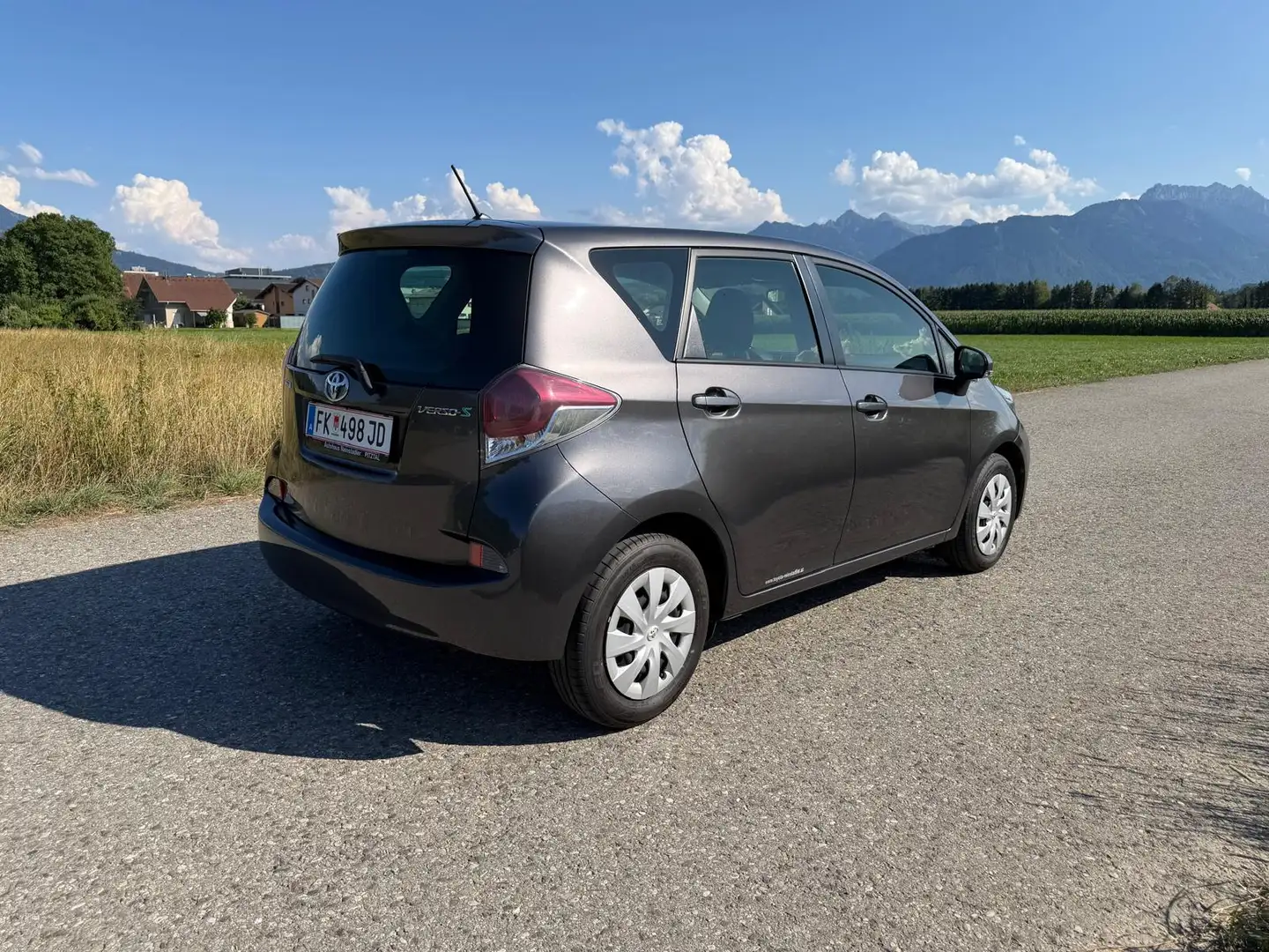 Toyota Verso-S Verso S 1,4 D-4D90 Active Active Grau - 2
