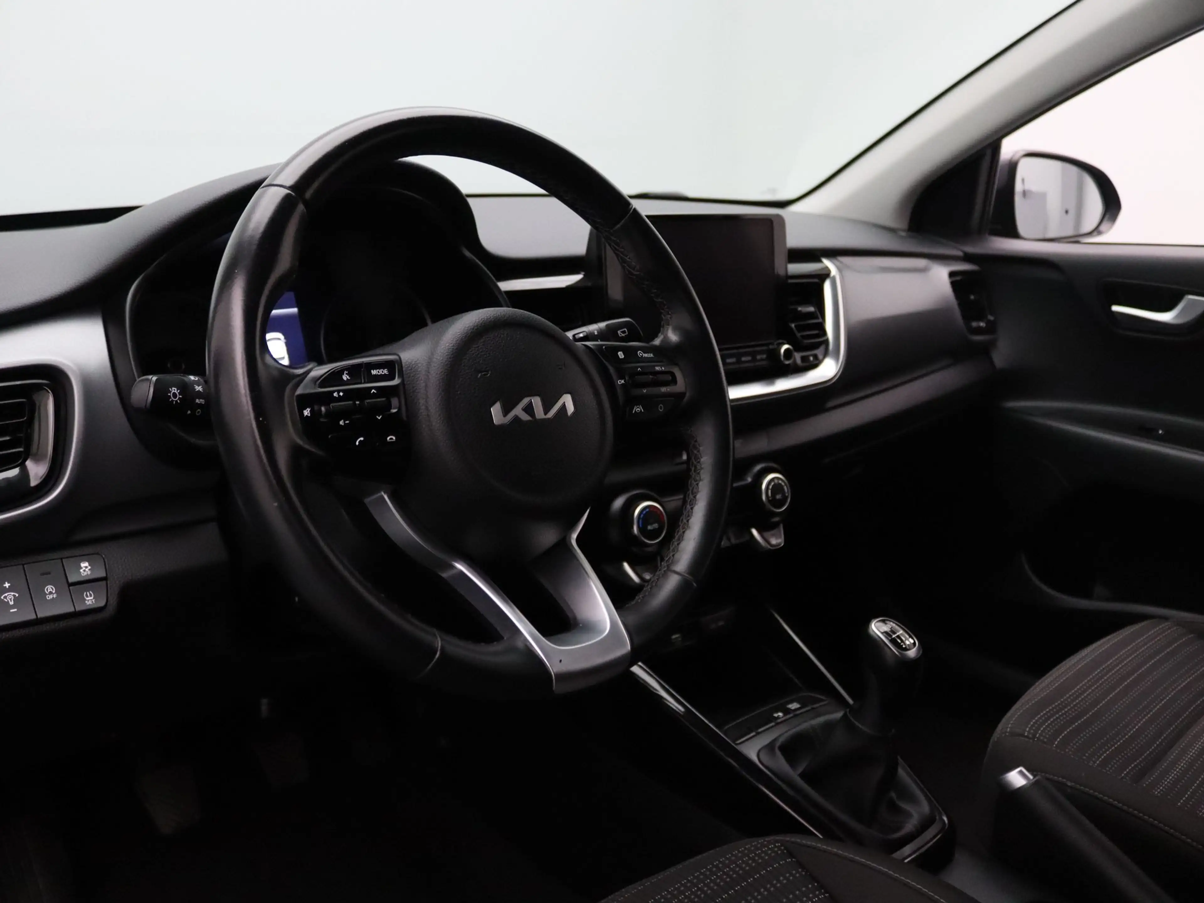 Kia Stonic 100pk T-GDi MHEV DynamicPlusLine Apple Carplay/And — photo 3