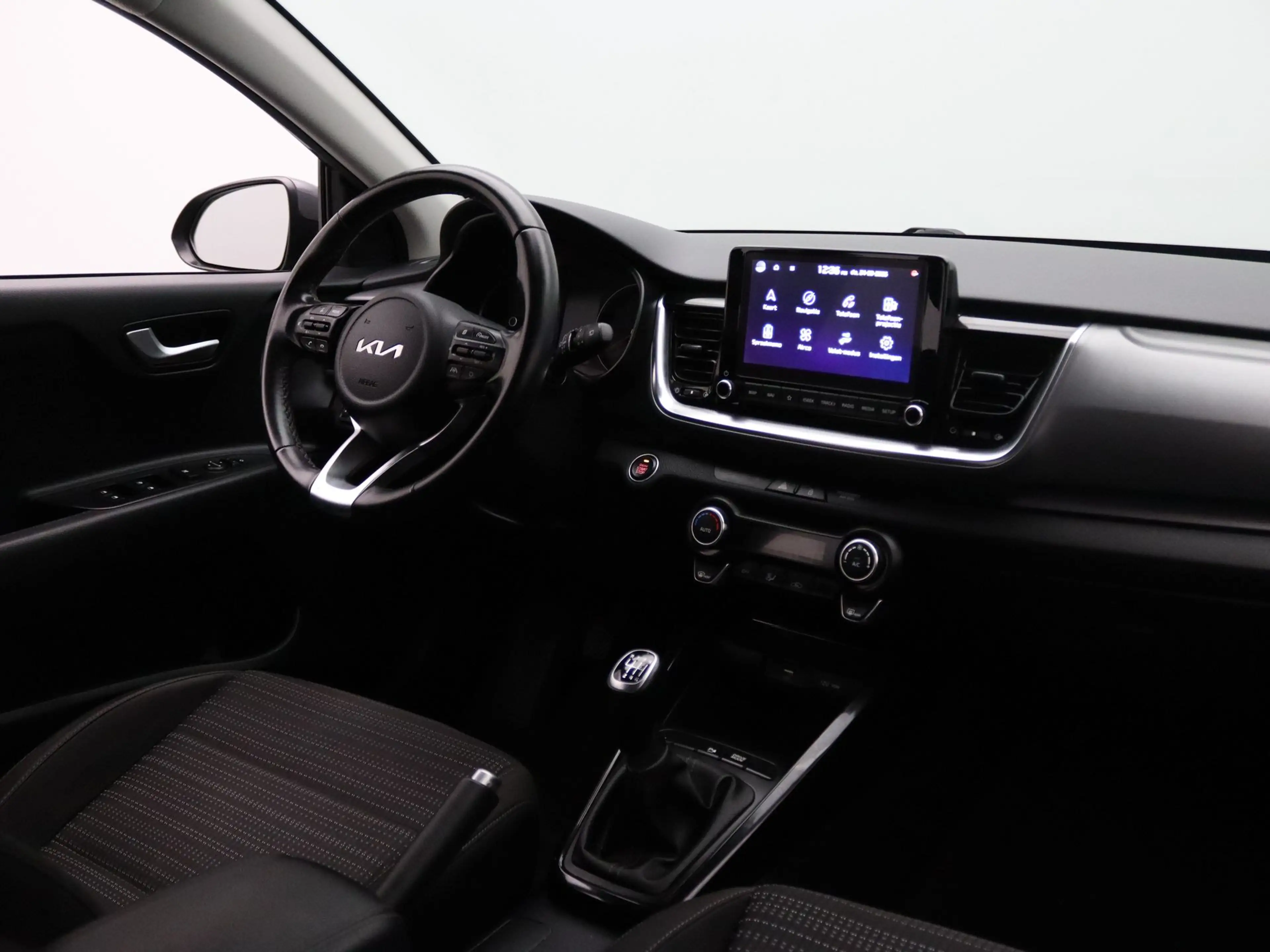 Kia Stonic 100pk T-GDi MHEV DynamicPlusLine Apple Carplay/And — photo 27