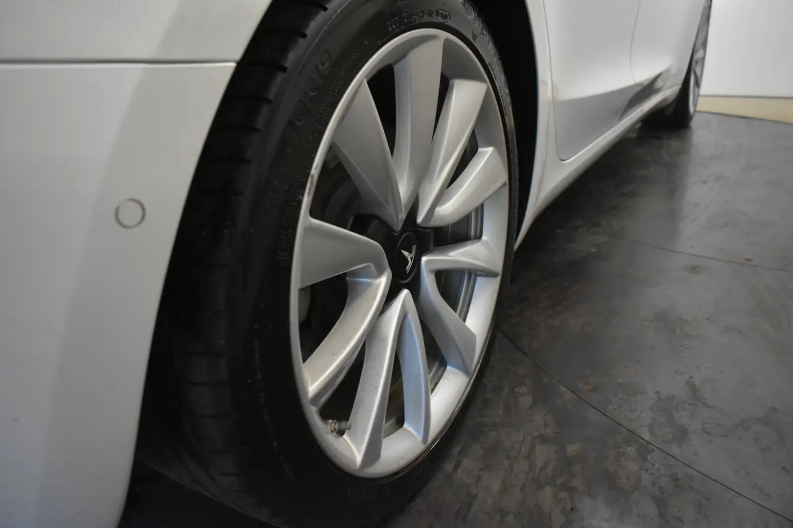 Tesla Model 3 Long Range AWD 75 kWh | Trekhaak | 19" | Autopilot Wit - 2