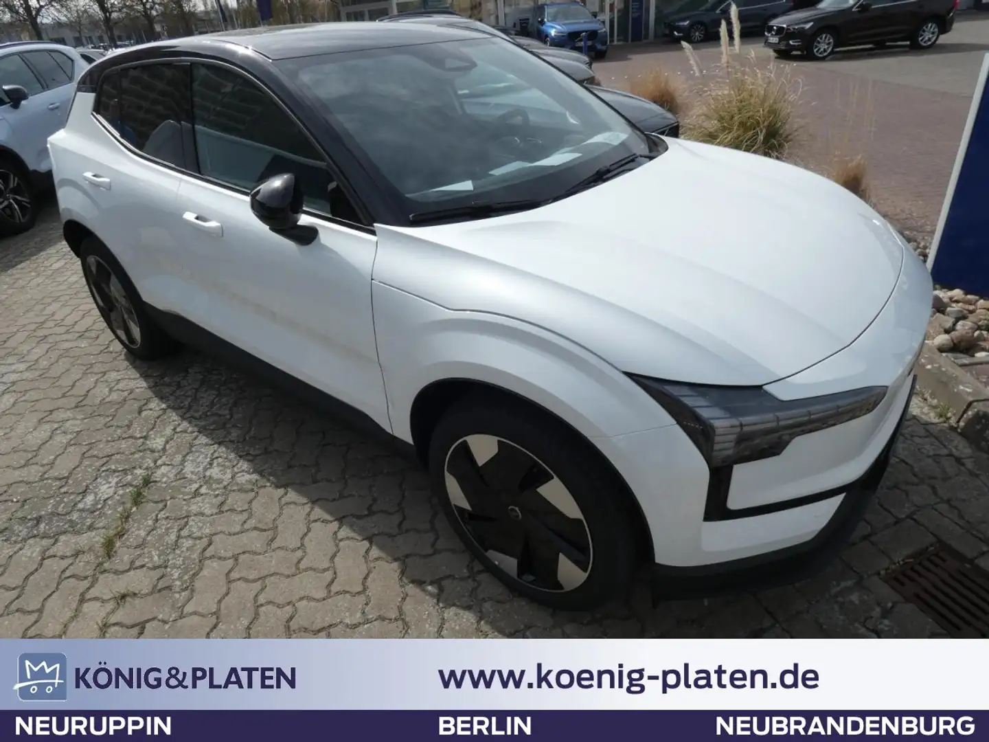 Volvo EX30 Single Motor Extended Range 2WD Plus Klima Weiß - 1