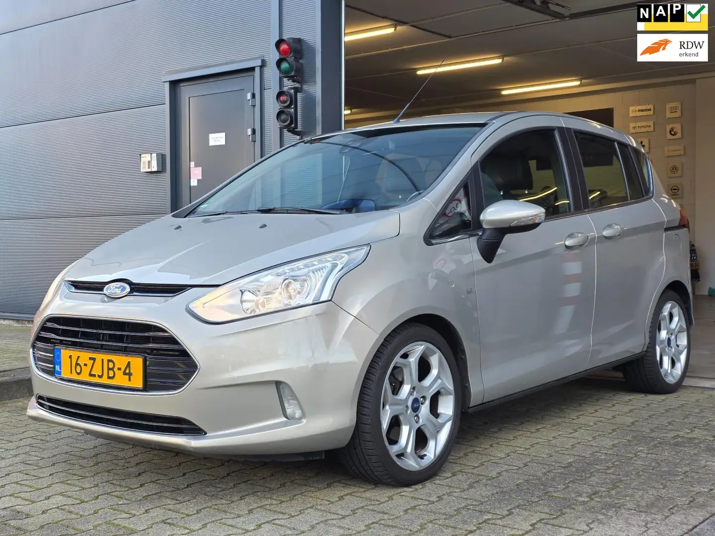 Ford B-Max 1.0 EcoBoost Titanium / NAP 1STE EIGENAAR !! / NWE Grau - 1