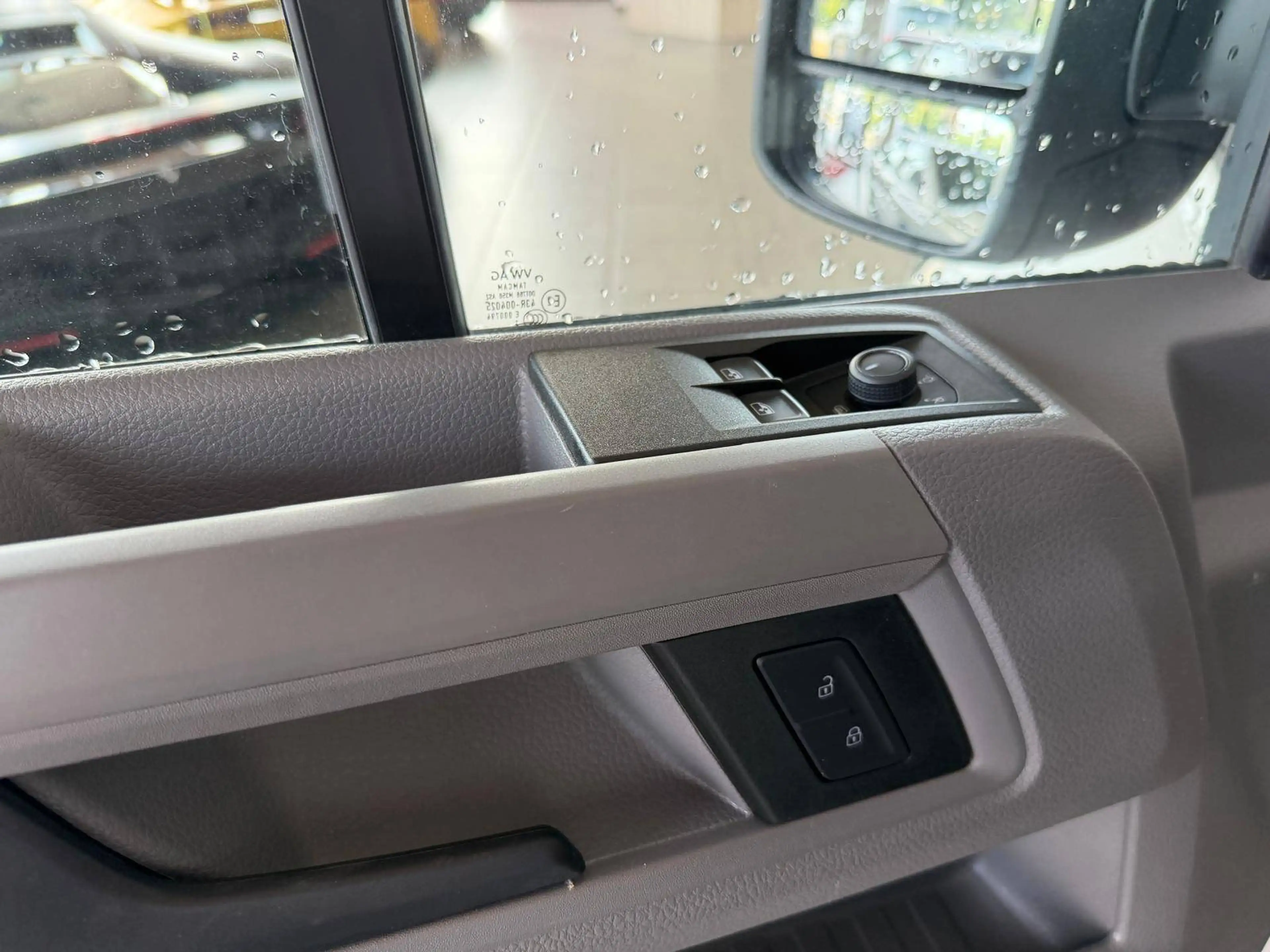 Volkswagen Crafter 35 mittellang Hochdach FWD — photo 12