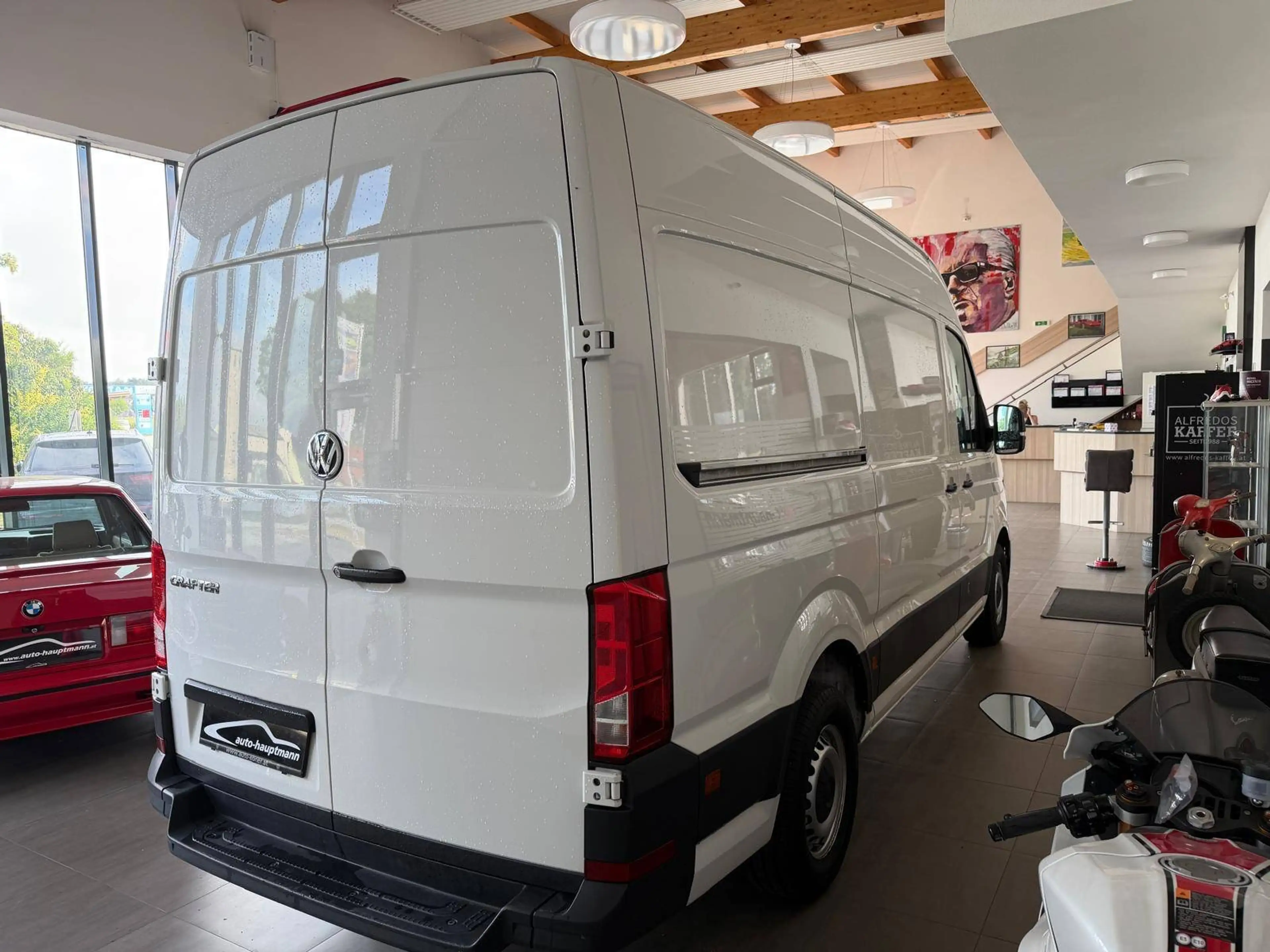 Volkswagen Crafter 35 mittellang Hochdach FWD — photo 7