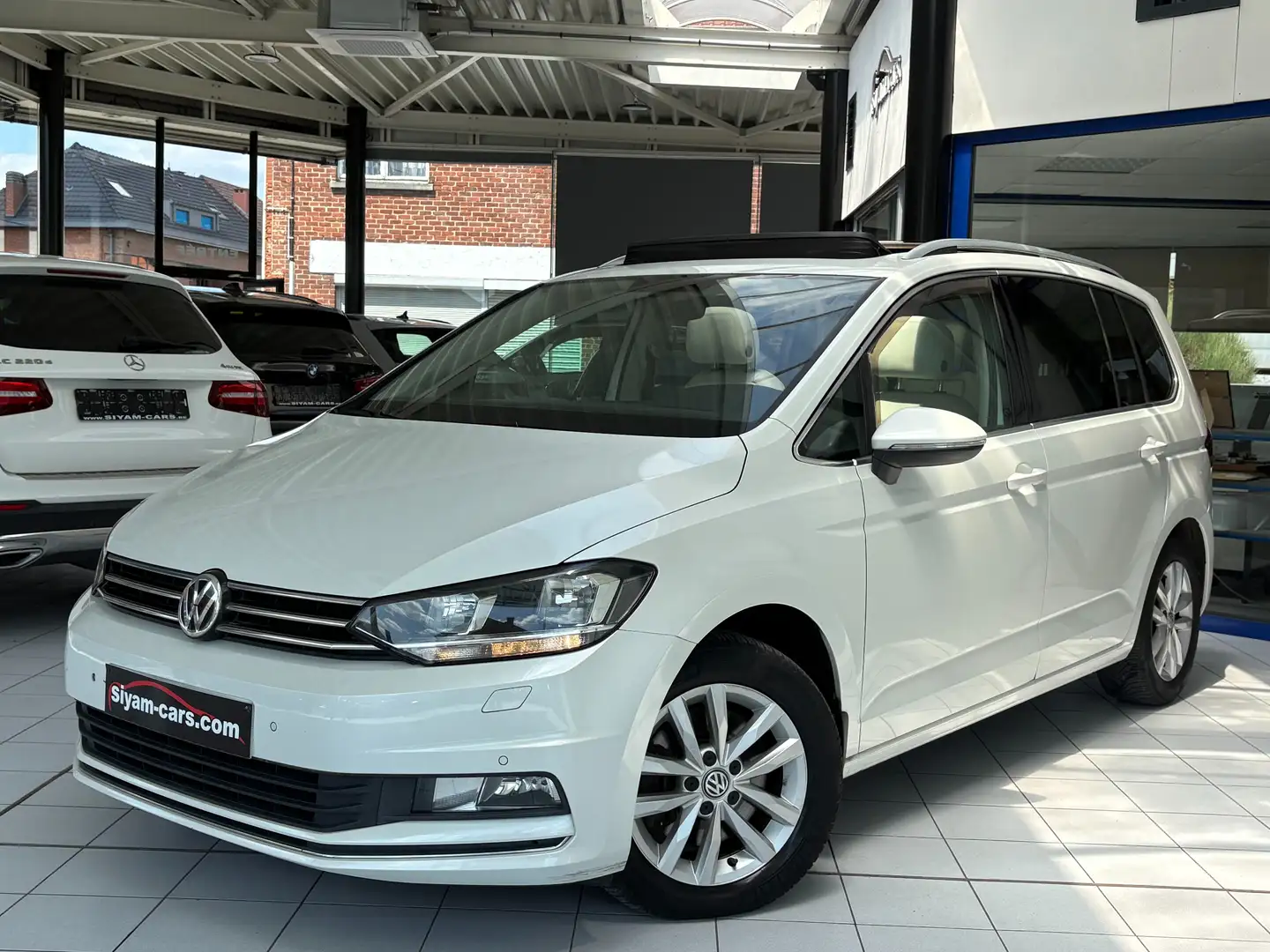 Volkswagen Touran Touran 1.2 TSI *CUIR * TOIT * GPS * CAMERA * Blanc - 1