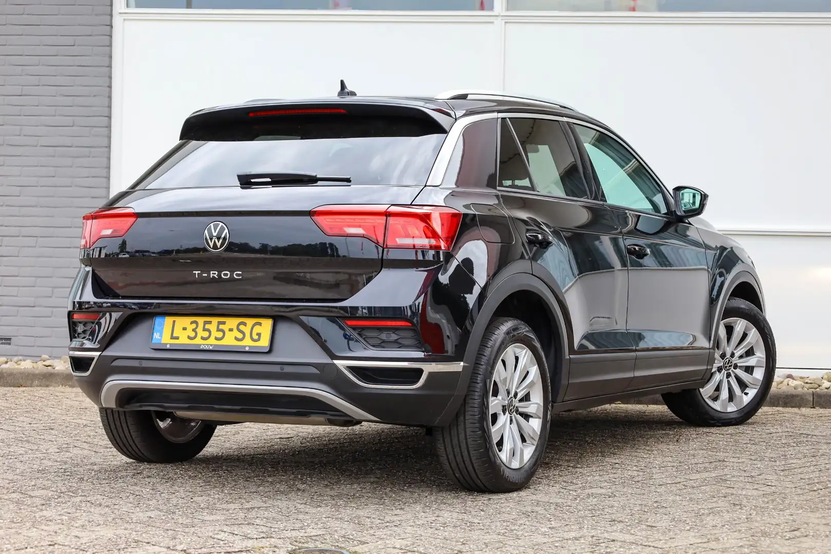 Volkswagen T-Roc 1.0 TSI 110pk Style | Trekhaak Afneembaar | Naviga Noir - 2