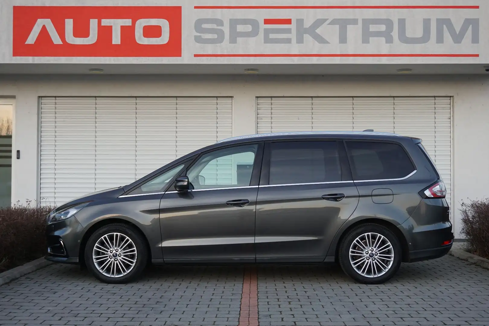 Ford Galaxy 2,5 Duratec Hybrid Vignale | € 209 mtl | MwSt | A Grau - 2