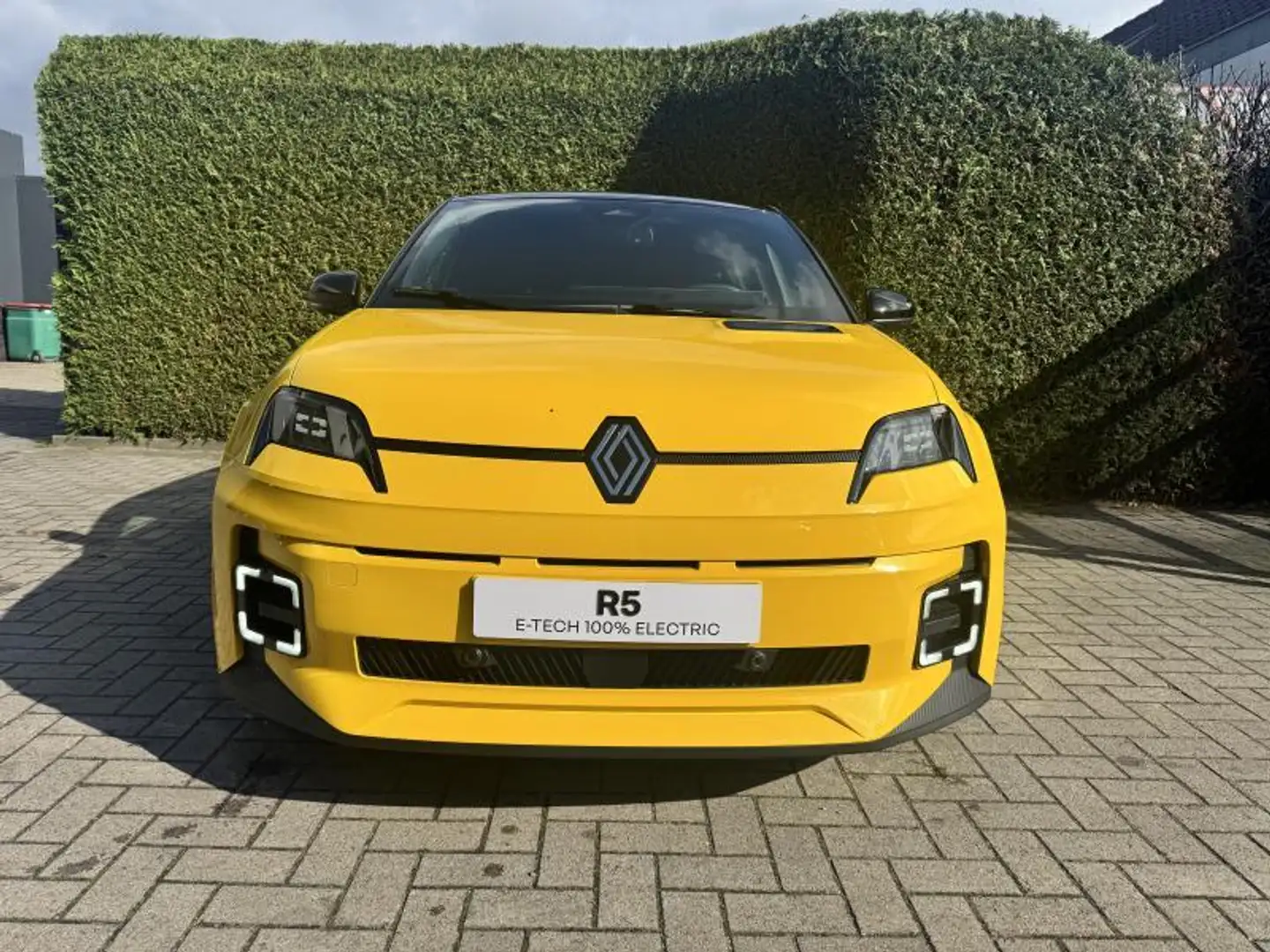 Renault R 5 TECHNO 150 E-TECH 100% ELECTRI Geel - 2