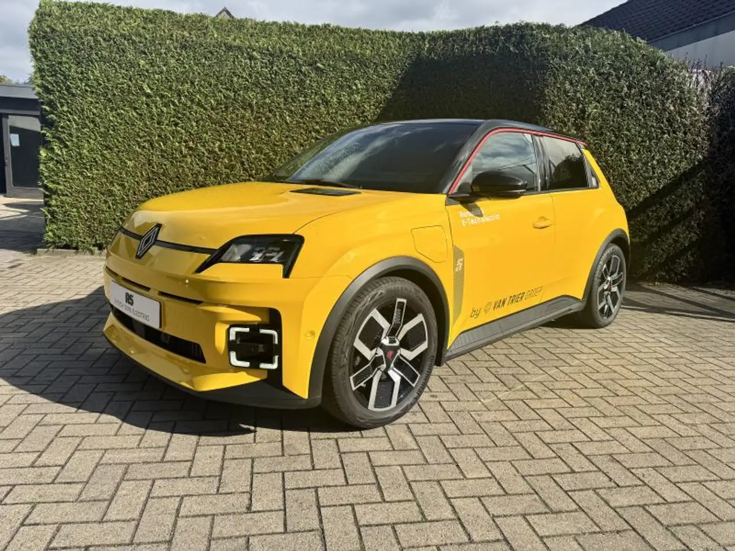 Renault R 5 TECHNO 150 E-TECH 100% ELECTRI Geel - 1