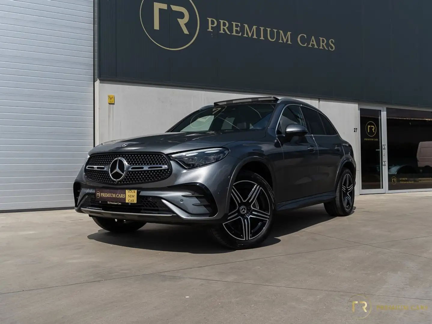 Mercedes-Benz GLC 300 e  l PHEV l AMG Line l Pano l Electr. Seats Grijs - 2