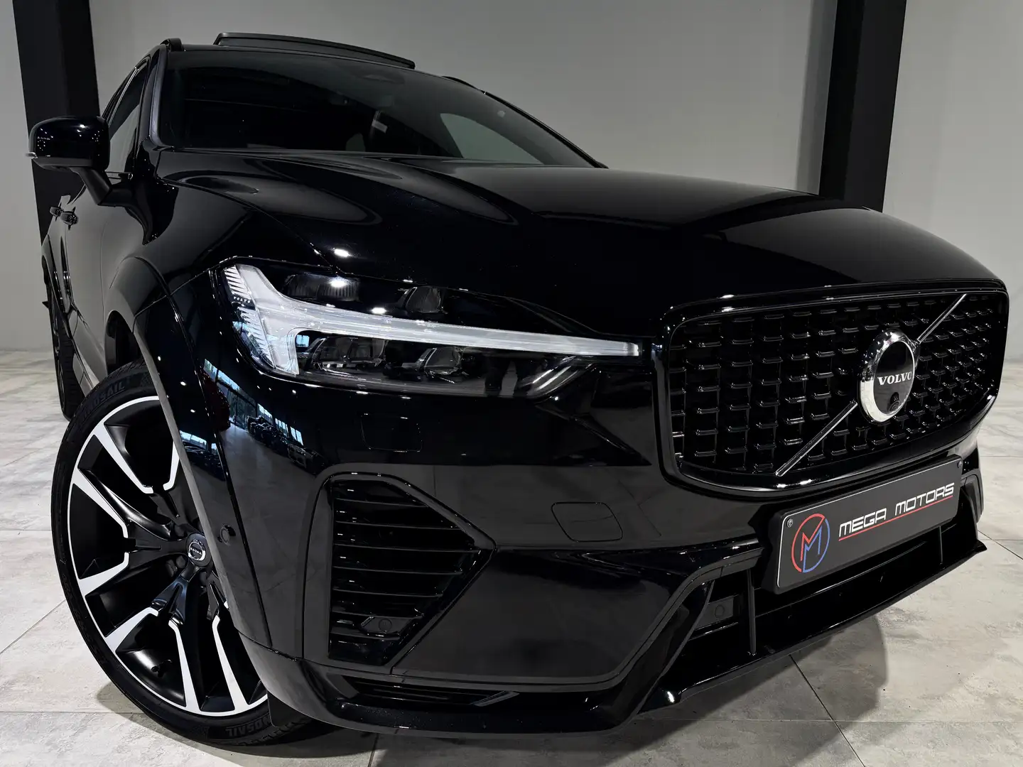 Volvo XC60 2.0 T6 HYBRiDE 4x4 !! ULTiMATE DARK !! FULL FULL Zwart - 1
