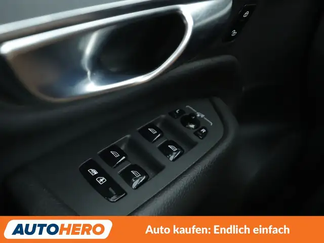 Volvo XC90 view 29