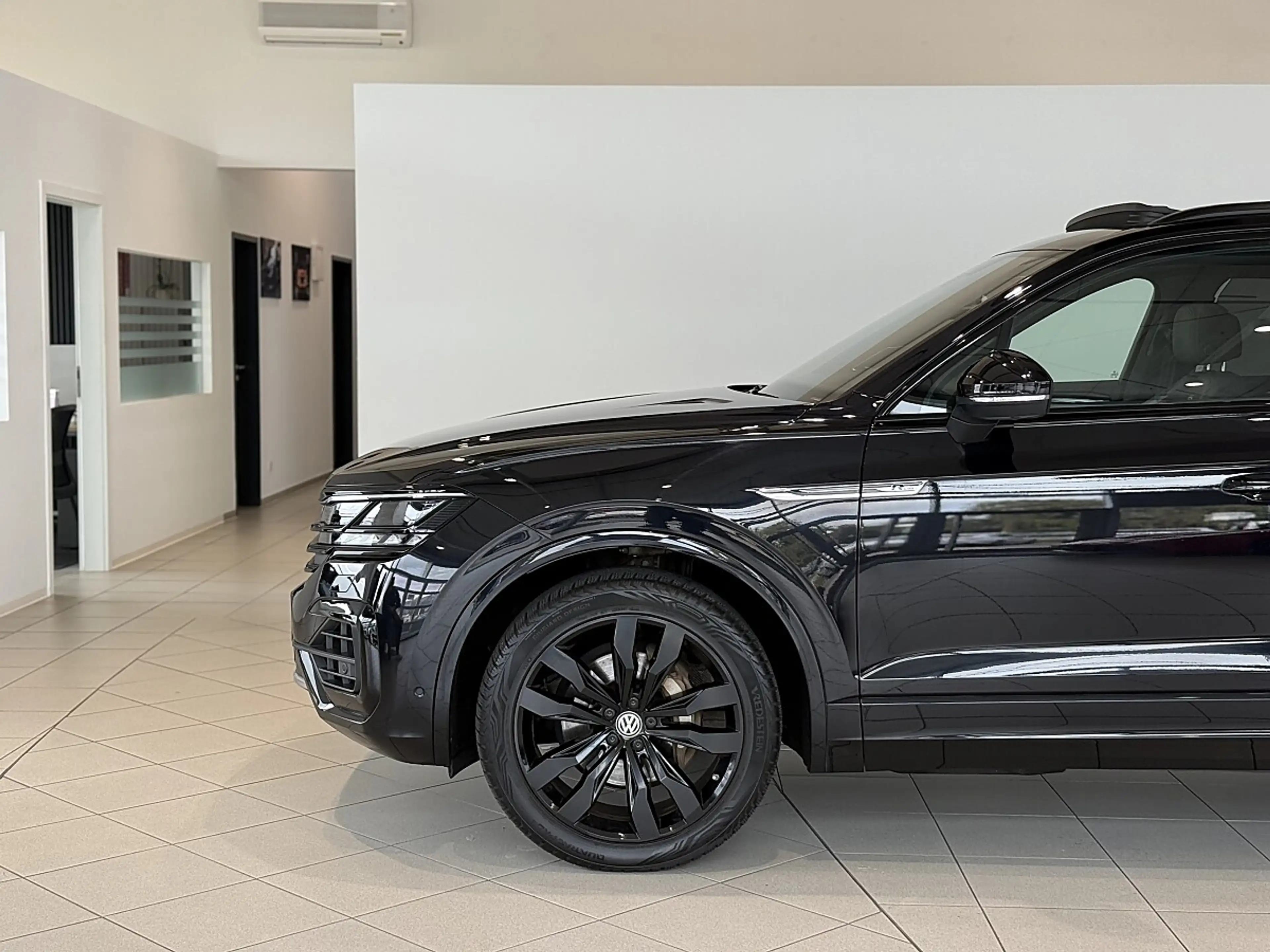 Volkswagen Touareg 4Motion V6 TDI SCR R-Line Aut.*Panorama*Ambiente*Massage*Vollausstattung — photo 9