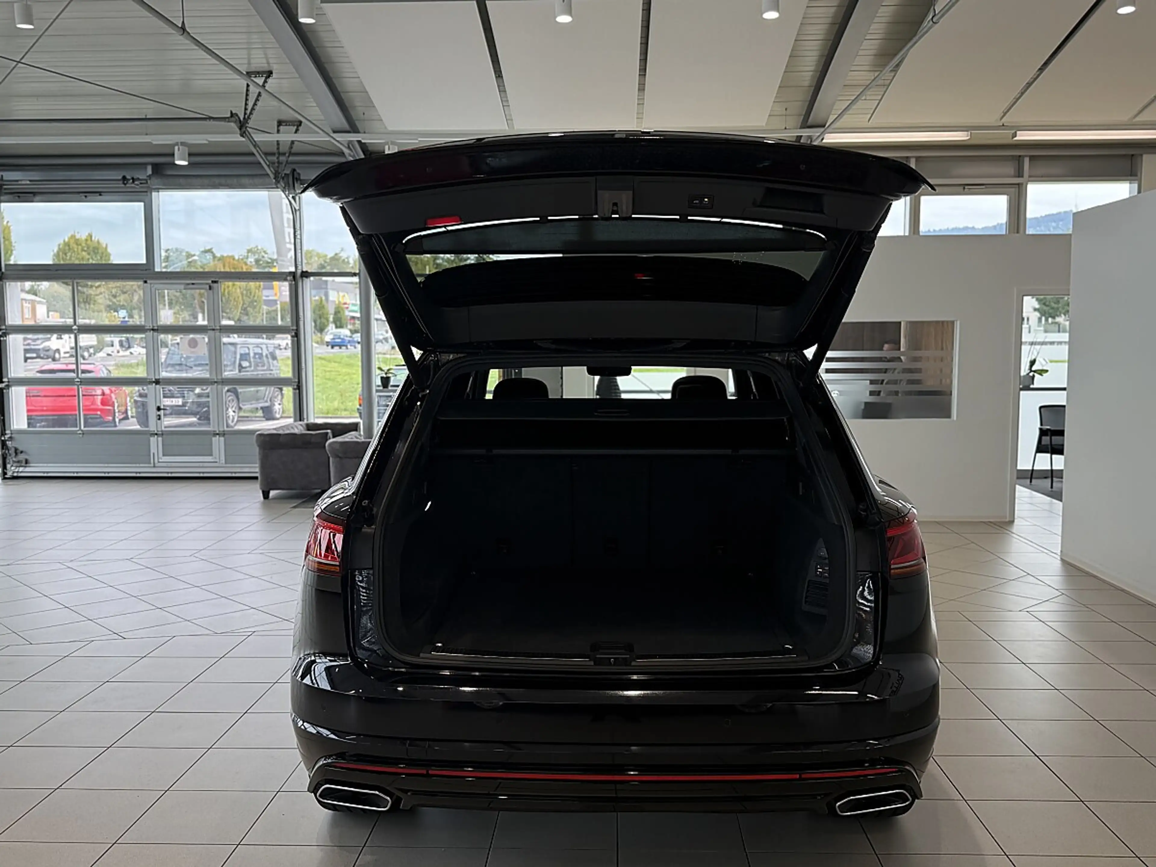 Volkswagen Touareg 4Motion V6 TDI SCR R-Line Aut.*Panorama*Ambiente*Massage*Vollausstattung — photo 6