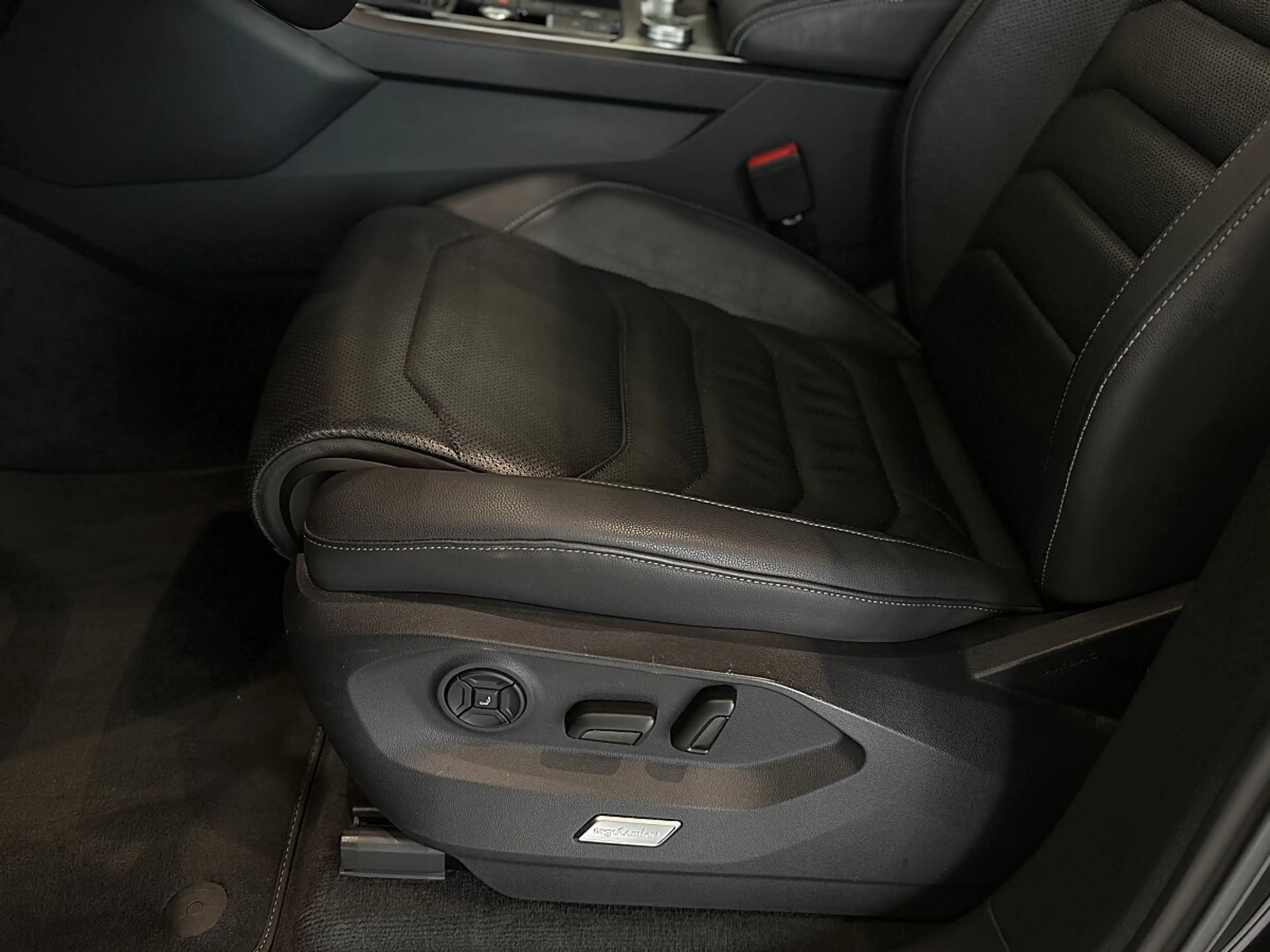Volkswagen Touareg 4Motion V6 TDI SCR R-Line Aut.*Panorama*Ambiente*Massage*Vollausstattung — photo 13