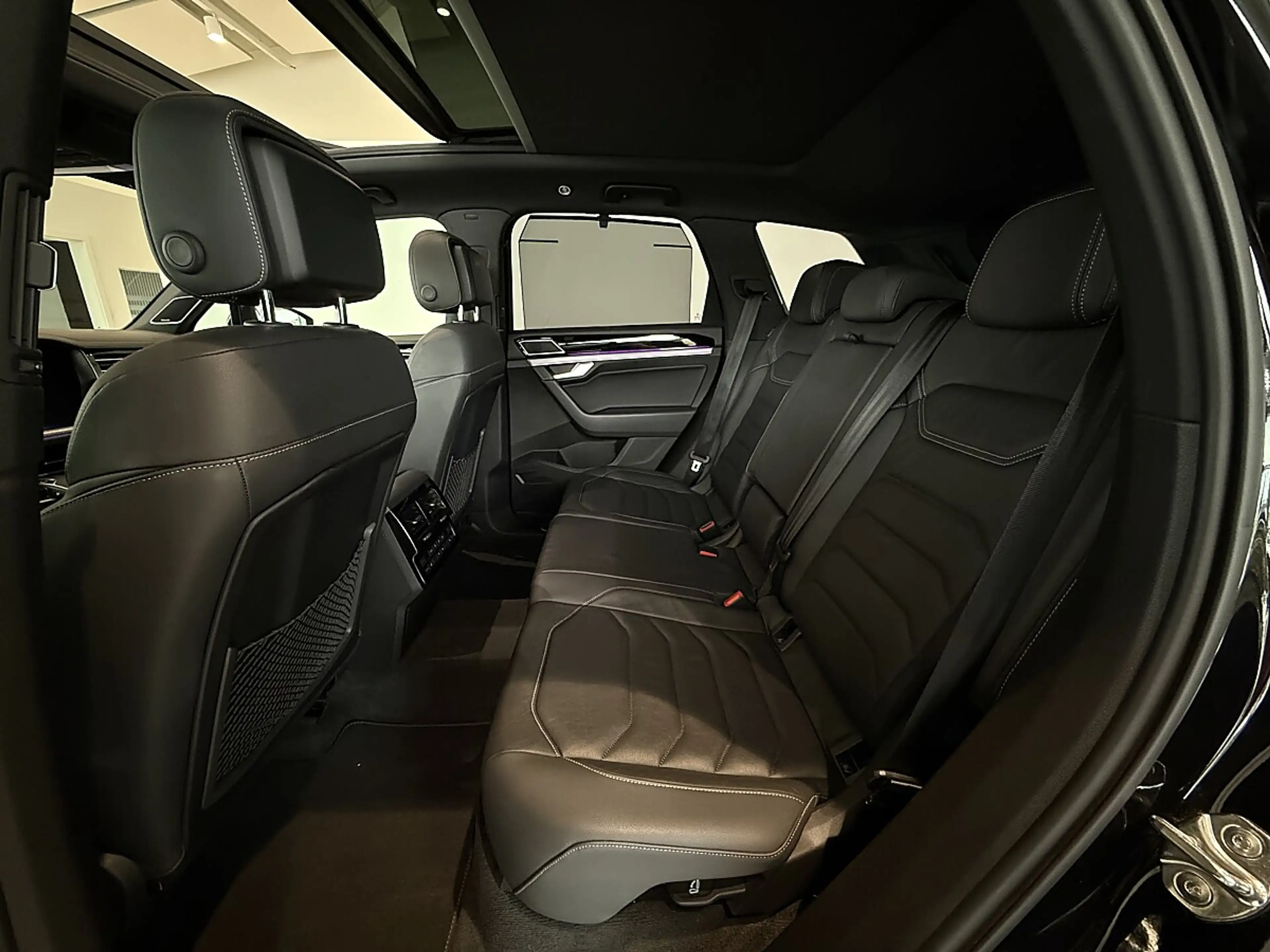 Volkswagen Touareg 4Motion V6 TDI SCR R-Line Aut.*Panorama*Ambiente*Massage*Vollausstattung — photo 14