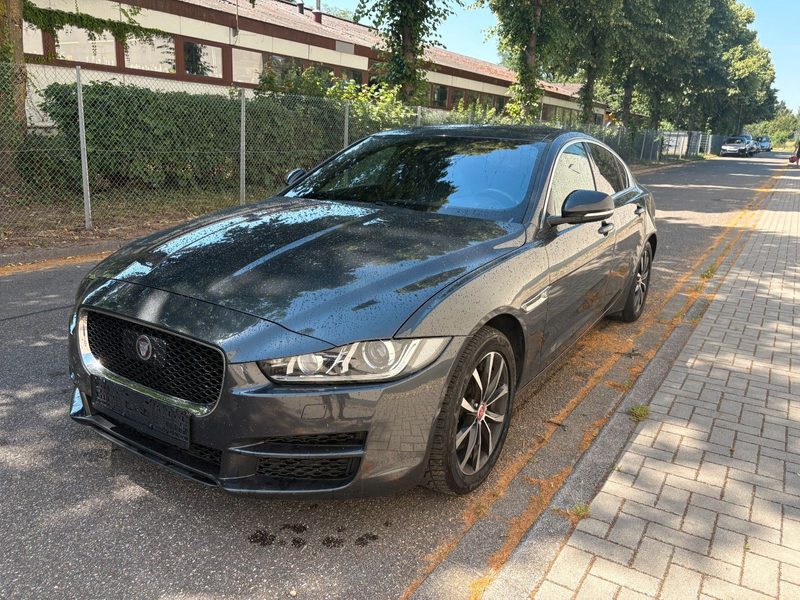 Jaguar XE Prestige AWD 2,0 Diesel Leder Klima Pano.