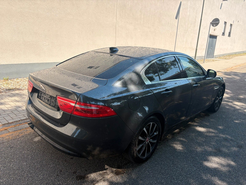Jaguar XE Prestige AWD 2,0 Diesel Leder Klima Pano. — photo 2