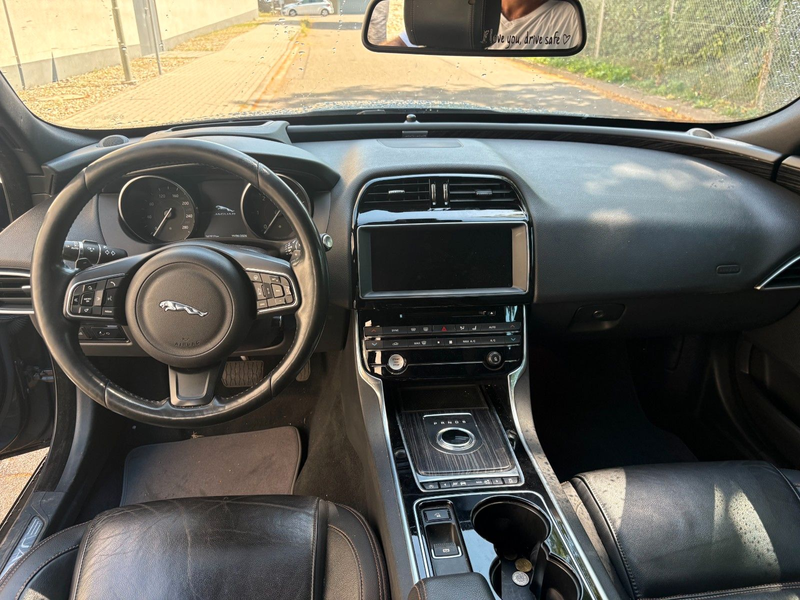 Jaguar XE Prestige AWD 2,0 Diesel Leder Klima Pano. — photo 13